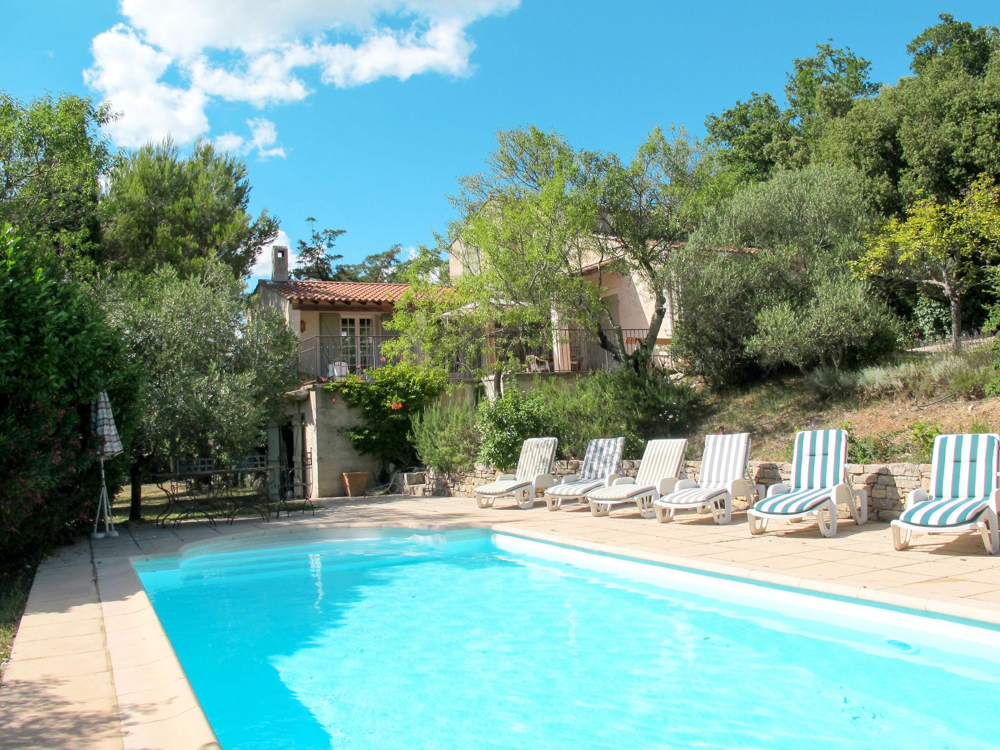 Foto 1 - Casa de 4 quartos em Rocbaron com piscina privada e jardim