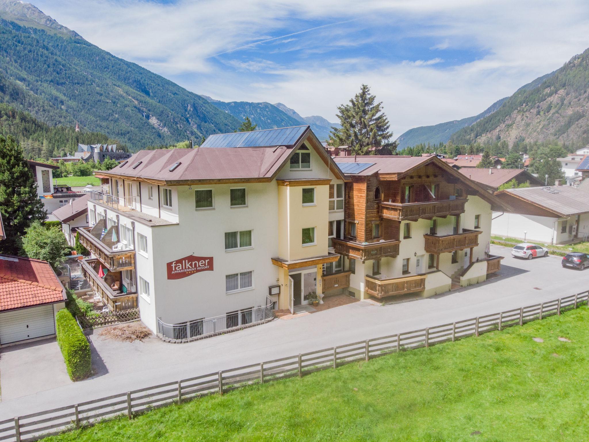 Foto 1 - Appartamento con 1 camera da letto a Längenfeld con piscina e vista sulle montagne