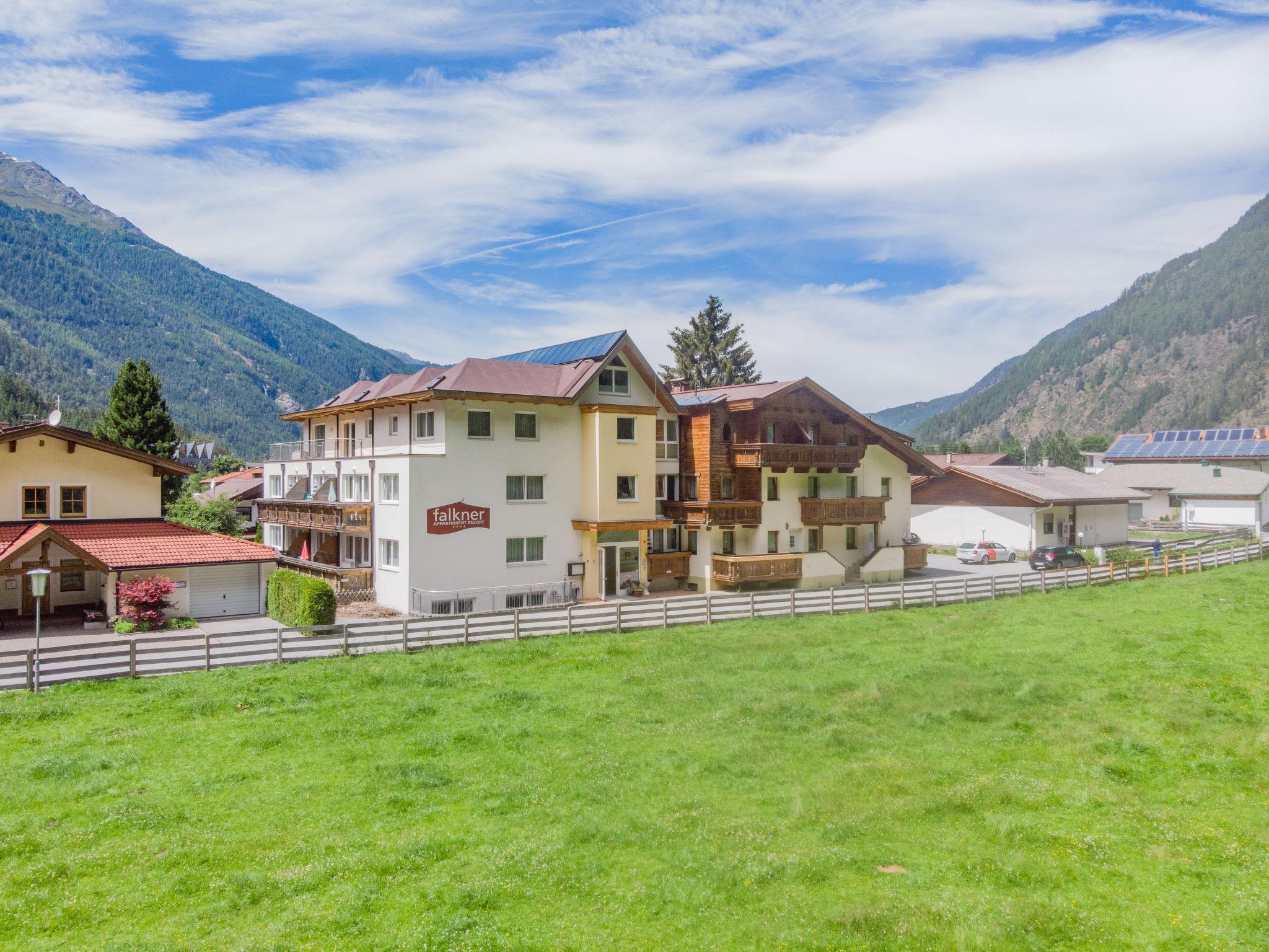 Foto 1 - Appartamento con 1 camera da letto a Längenfeld con piscina e vista sulle montagne