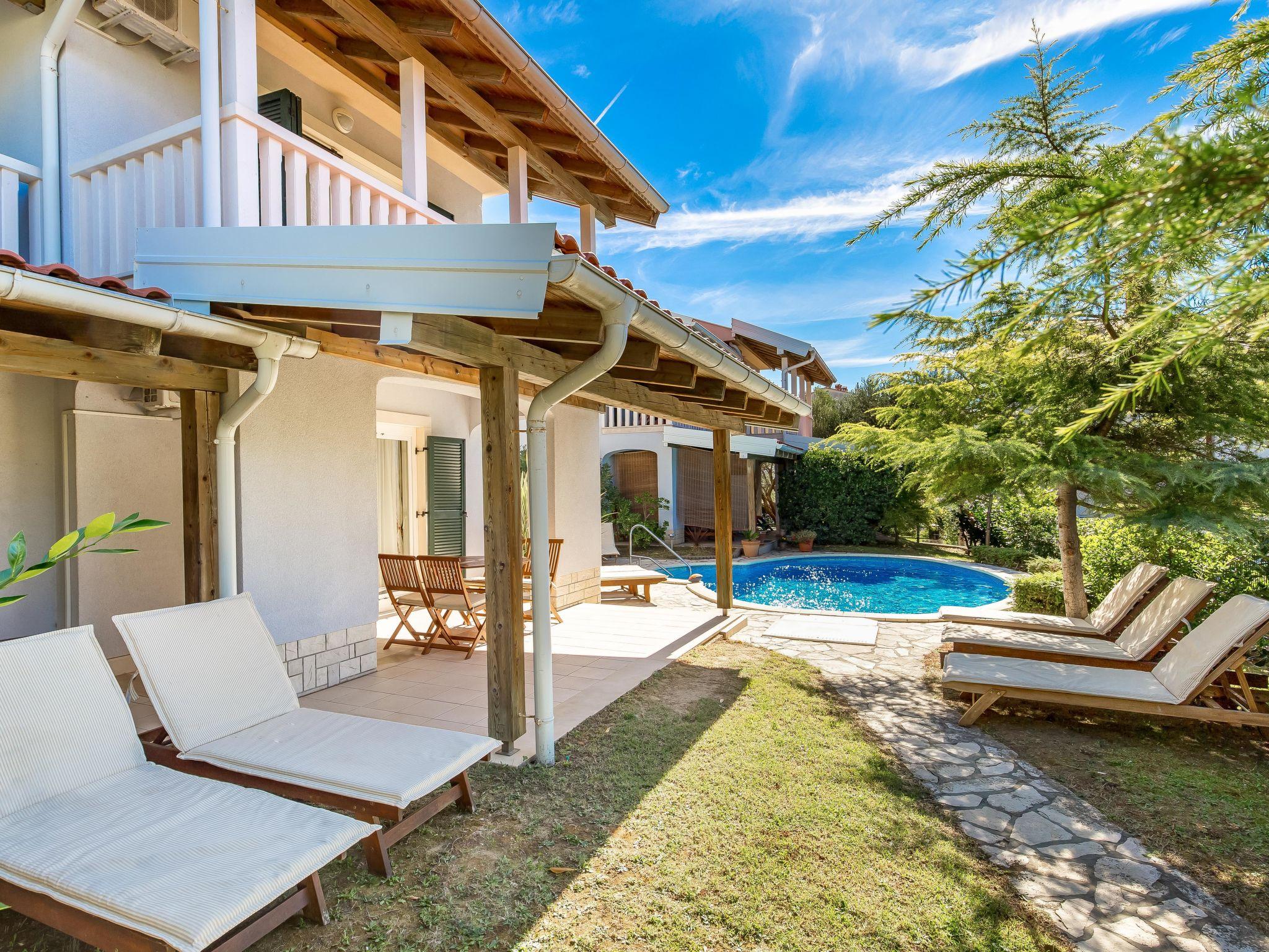 Photo 4 - Appartement de 1 chambre à Rab avec piscine et jardin