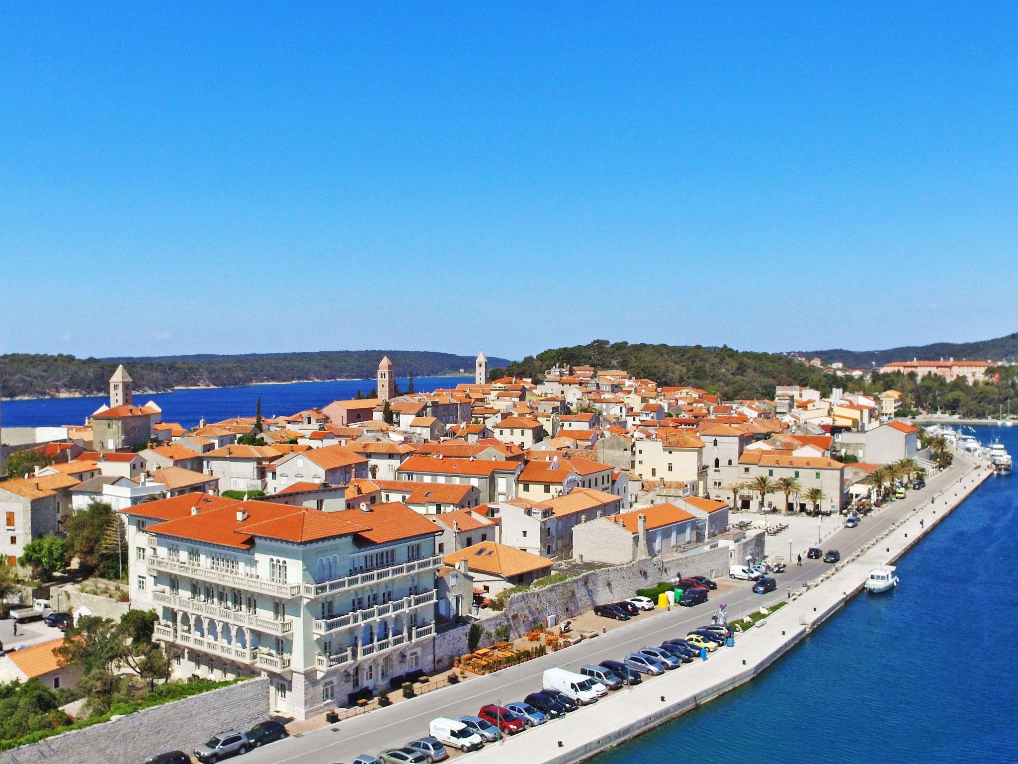 Foto 16 - Apartment mit 1 Schlafzimmer in Rab mit schwimmbad und blick aufs meer