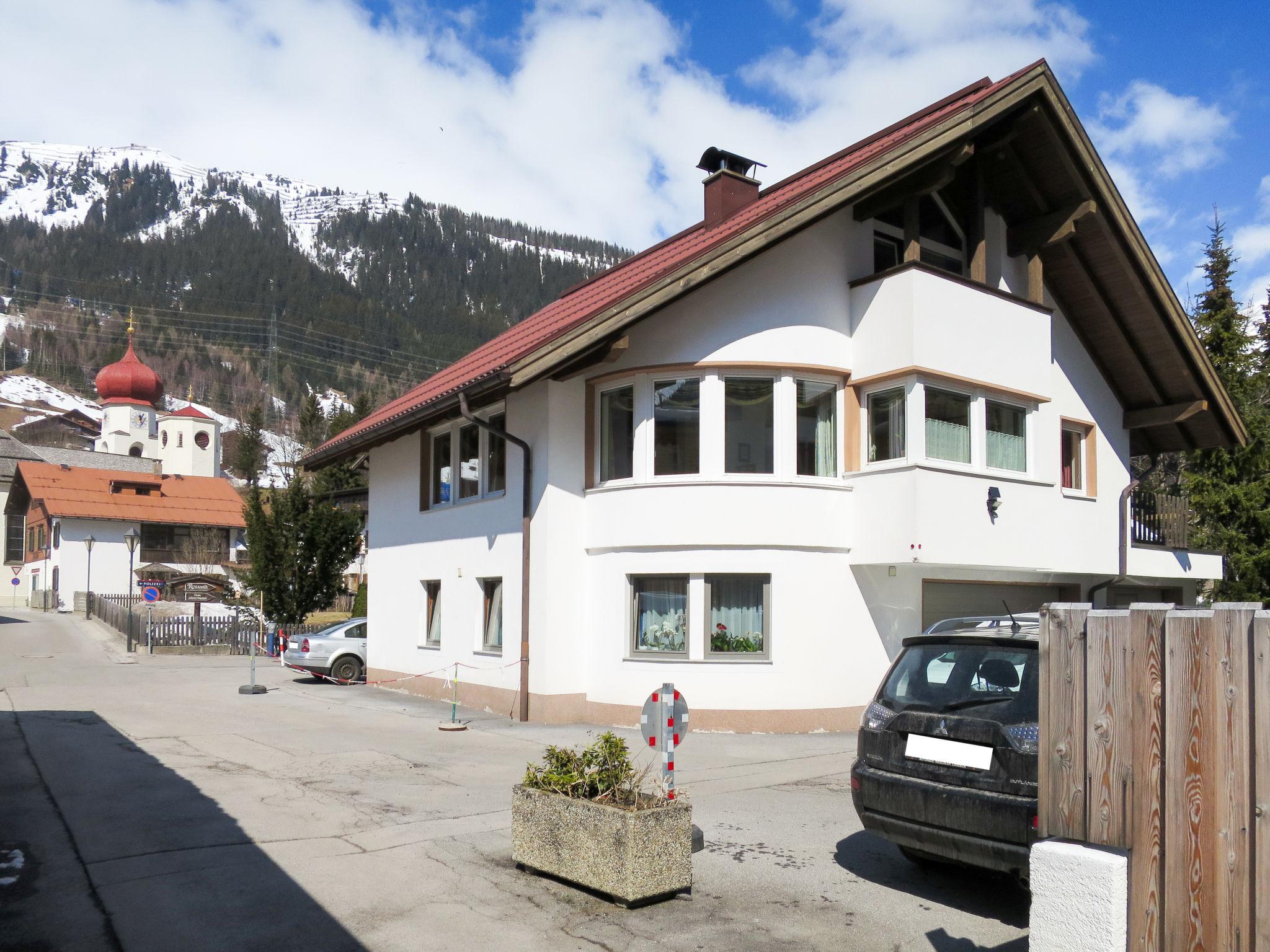 Foto 1 - Appartamento con 2 camere da letto a Sankt Anton am Arlberg con vista sulle montagne
