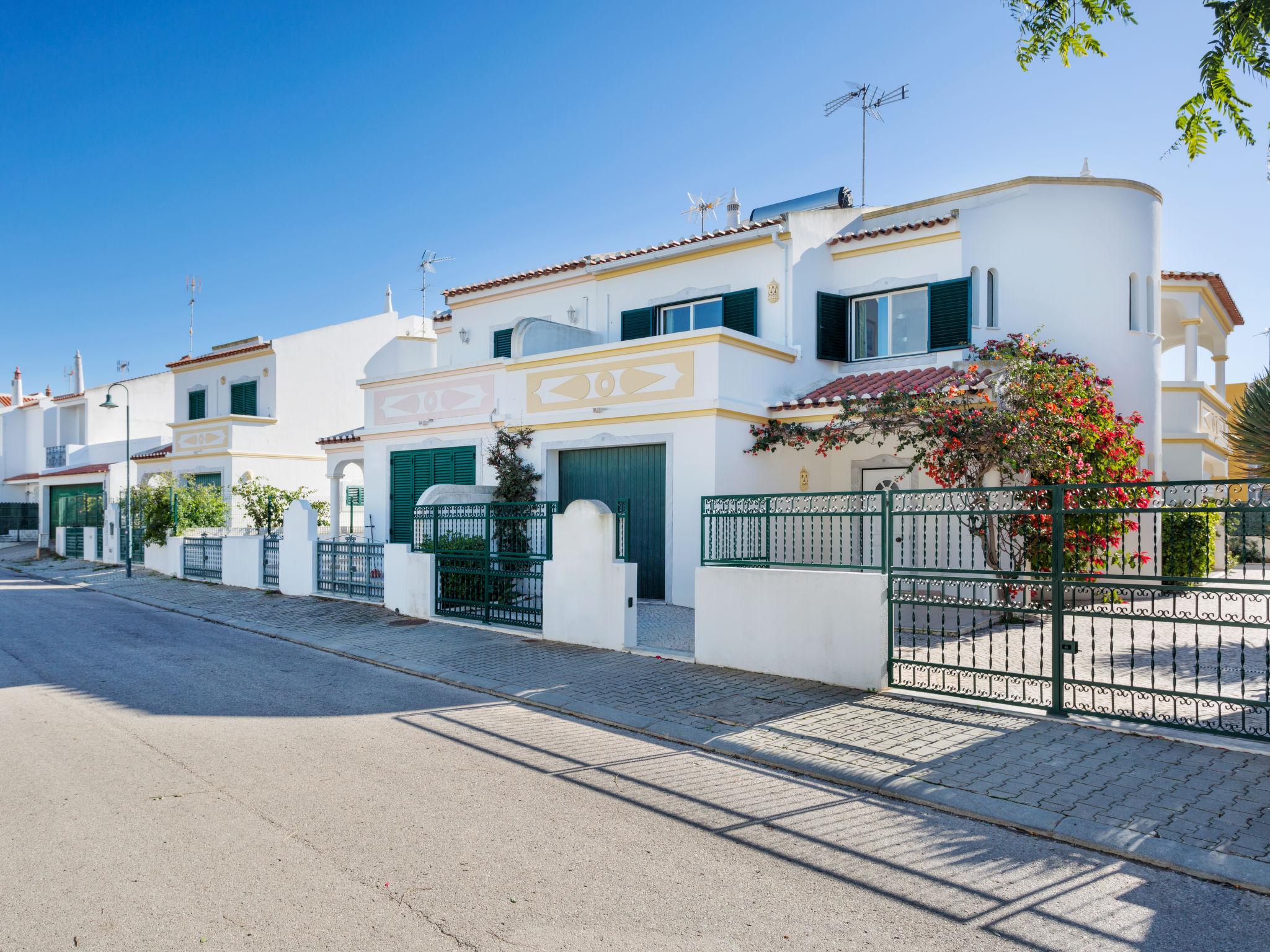 Foto 1 - Casa de 3 habitaciones en Vila Real de Santo António con jardín y terraza