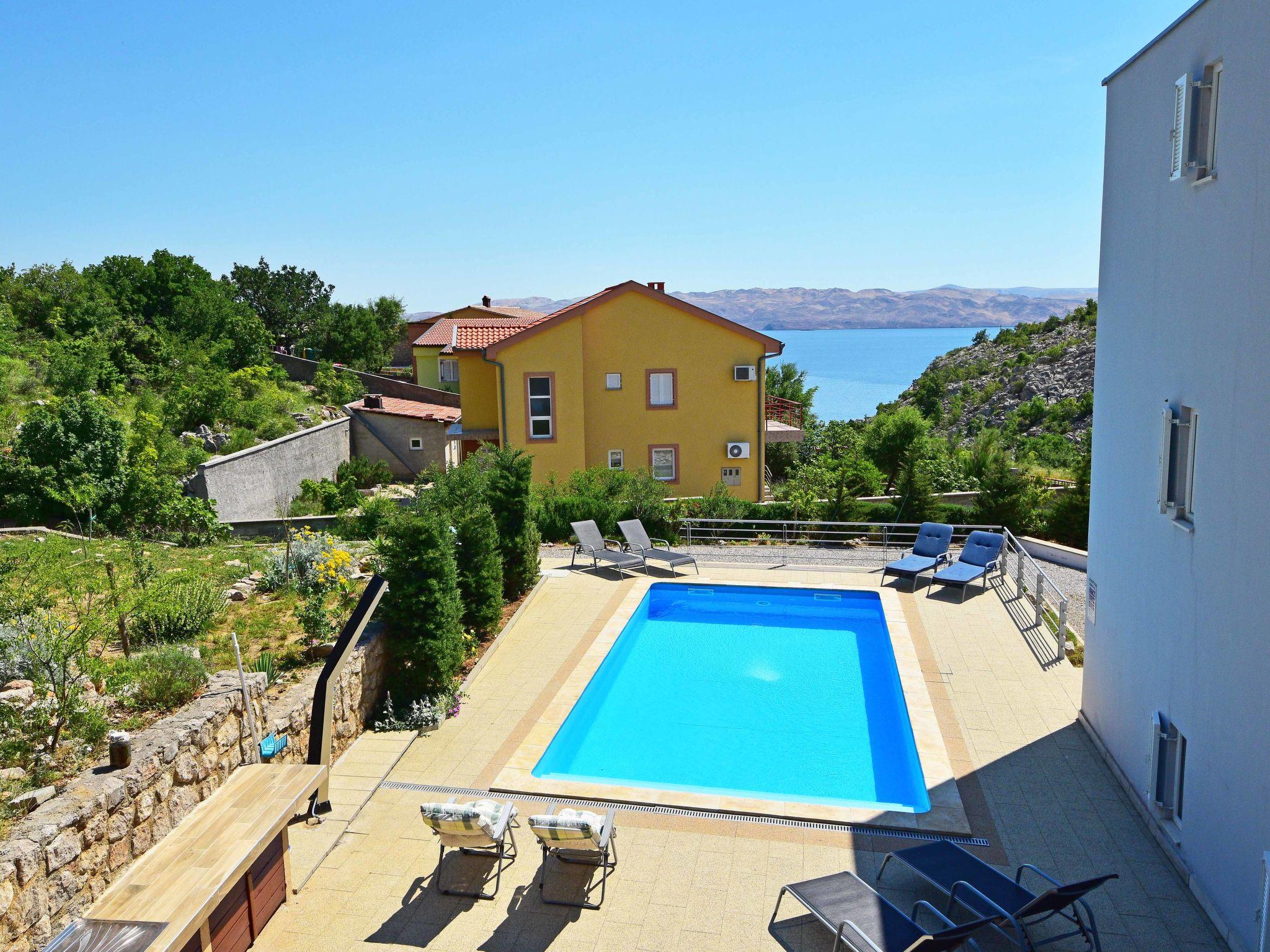 Photo 1 - Appartement de 1 chambre à Karlobag avec piscine et terrasse