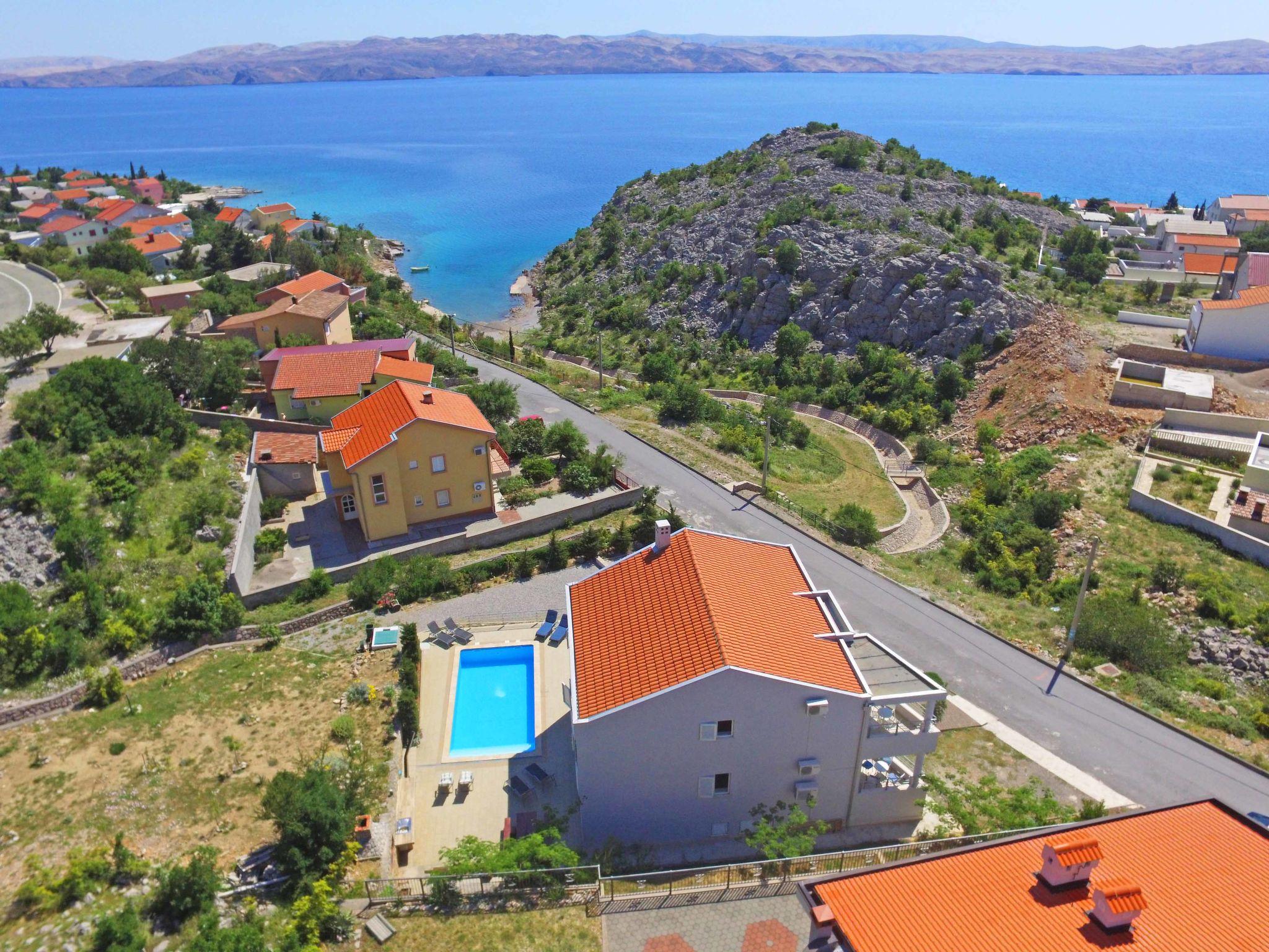 Foto 1 - Apartamento de 2 quartos em Karlobag com piscina e vistas do mar