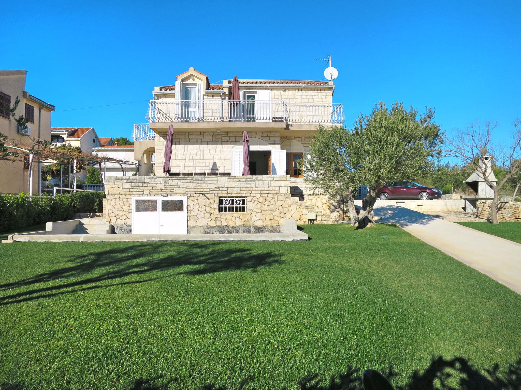 Photo 22 - Maison de 5 chambres à Pirovac avec jardin et terrasse