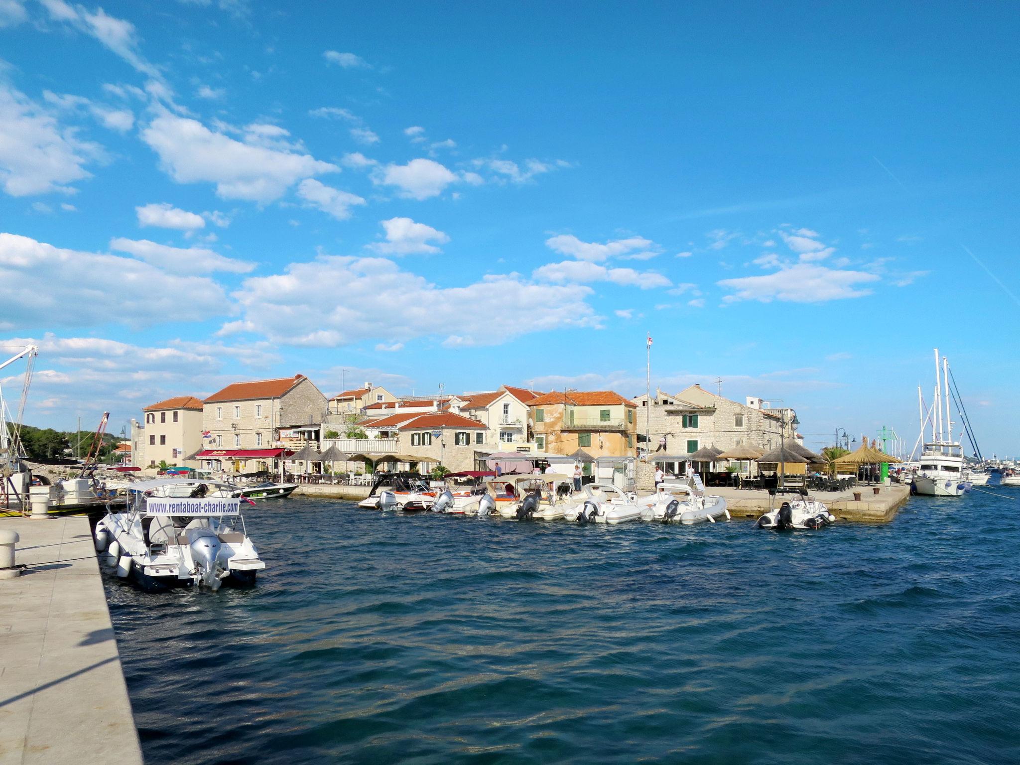 Foto 47 - Appartamento con 2 camere da letto a Vodice con piscina e giardino