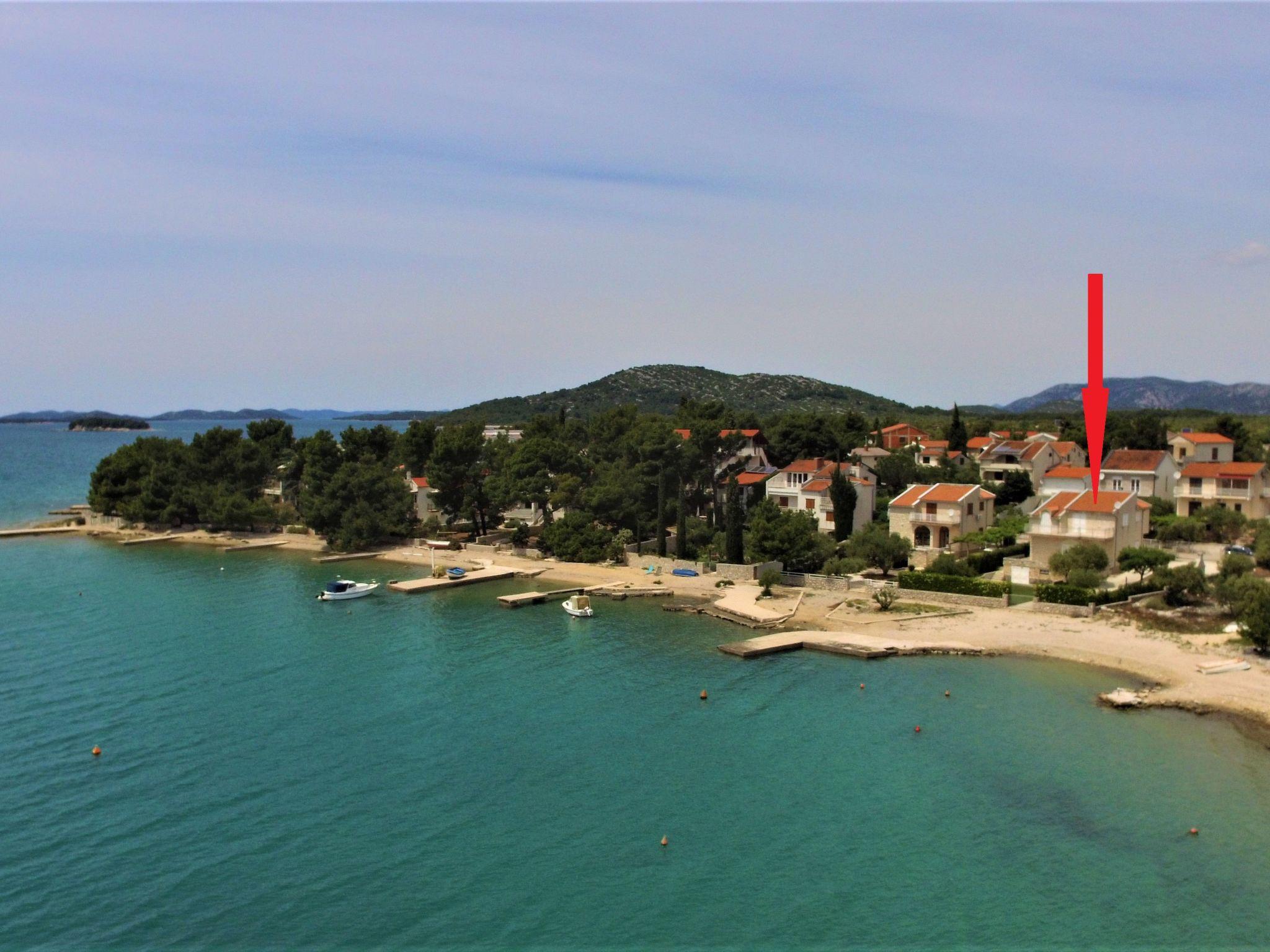 Photo 3 - Maison de 5 chambres à Pirovac avec terrasse et vues à la mer