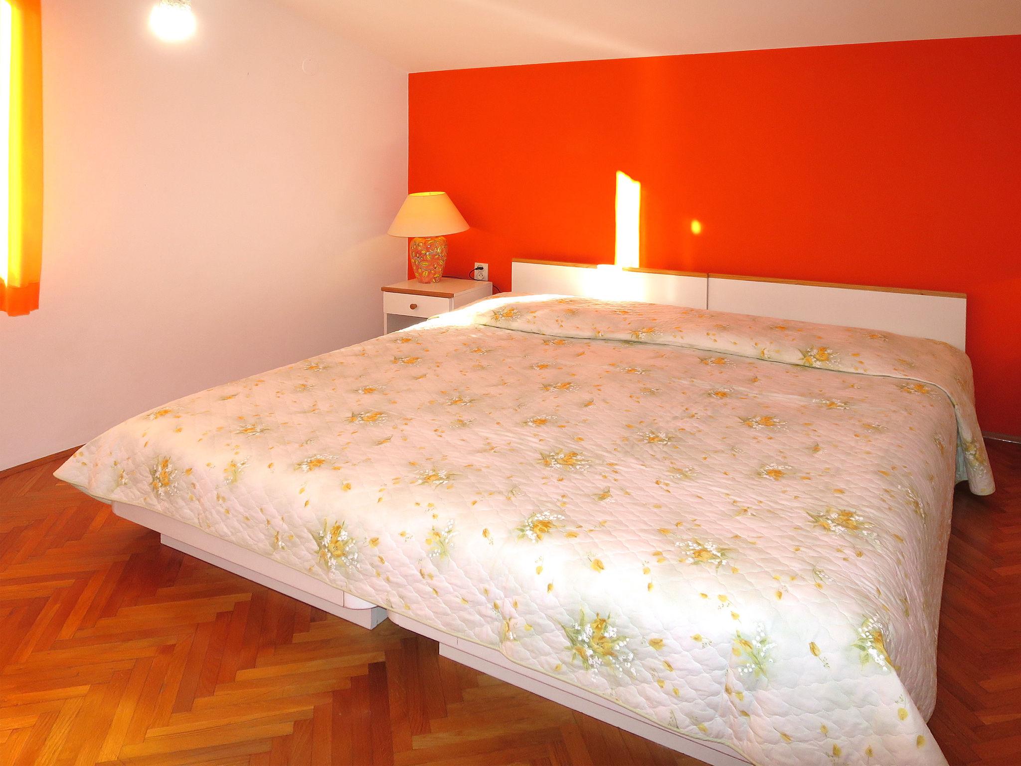 Foto 15 - Casa con 5 camere da letto a Pirovac con terrazza e vista mare