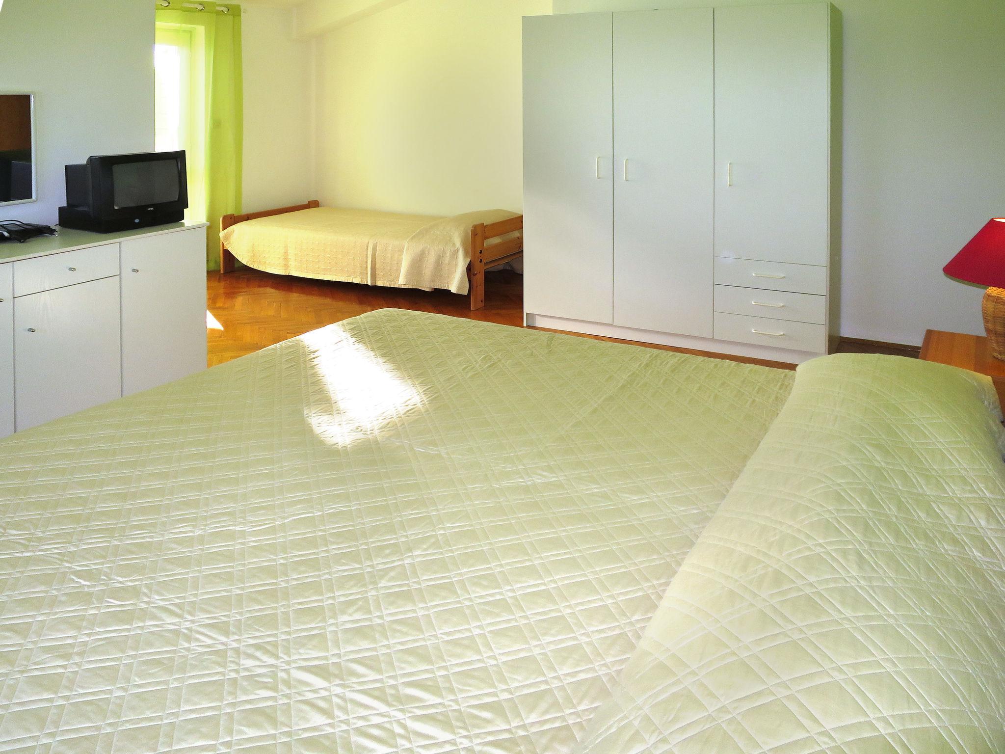 Foto 14 - Casa con 5 camere da letto a Pirovac con terrazza e vista mare