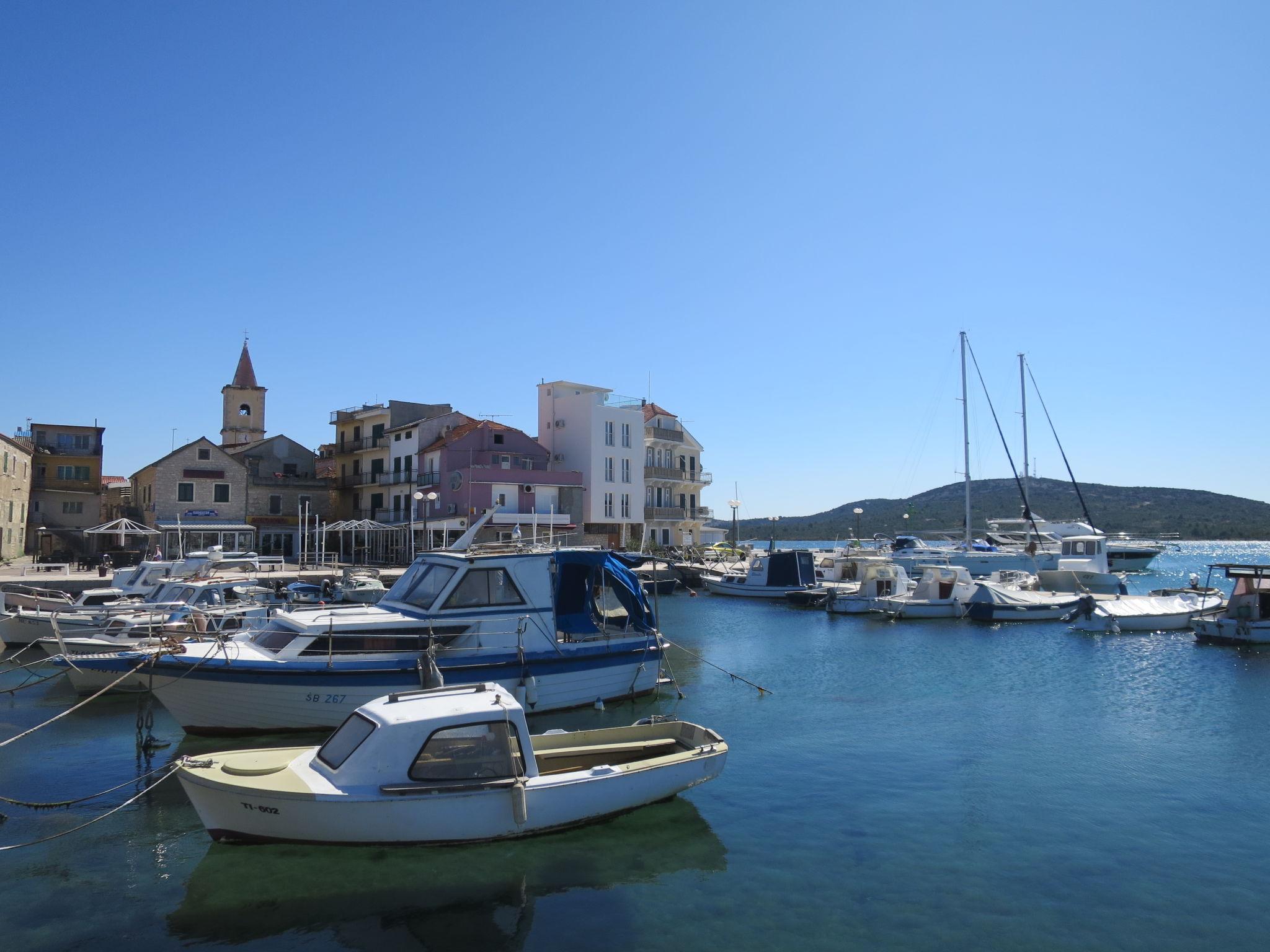 Foto 49 - Appartamento con 2 camere da letto a Vodice con piscina e vista mare