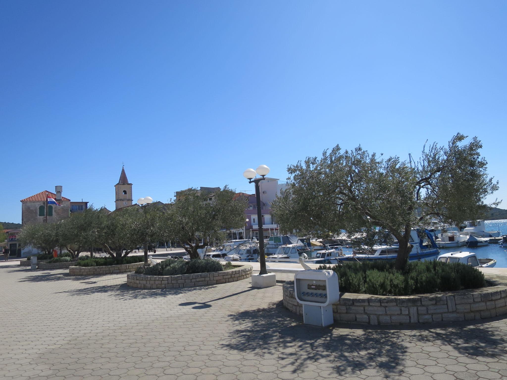 Foto 16 - Appartamento con 1 camera da letto a Vodice con terrazza e vista mare