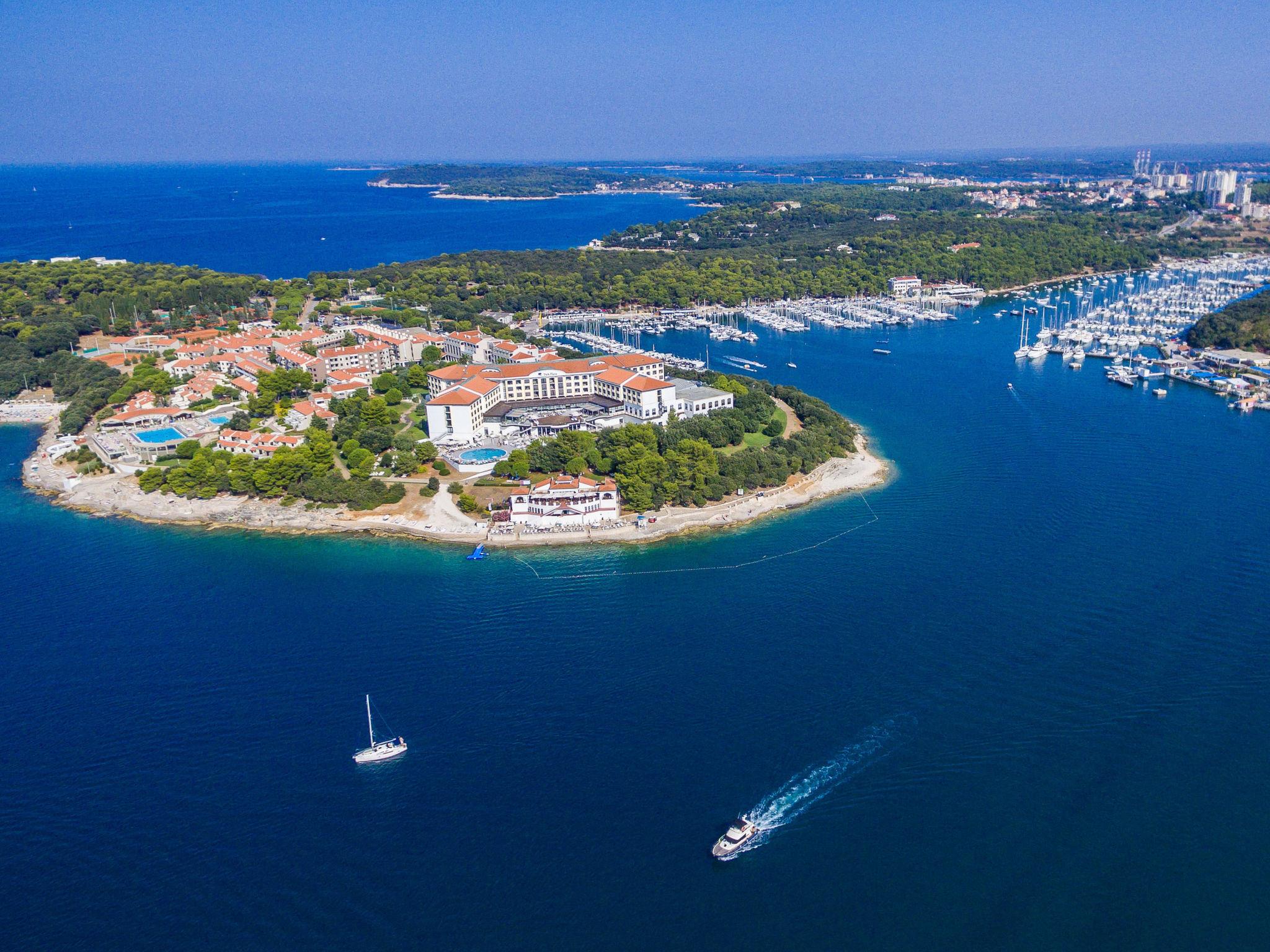 Photo 17 - Appartement en Pula avec terrasse et vues à la mer