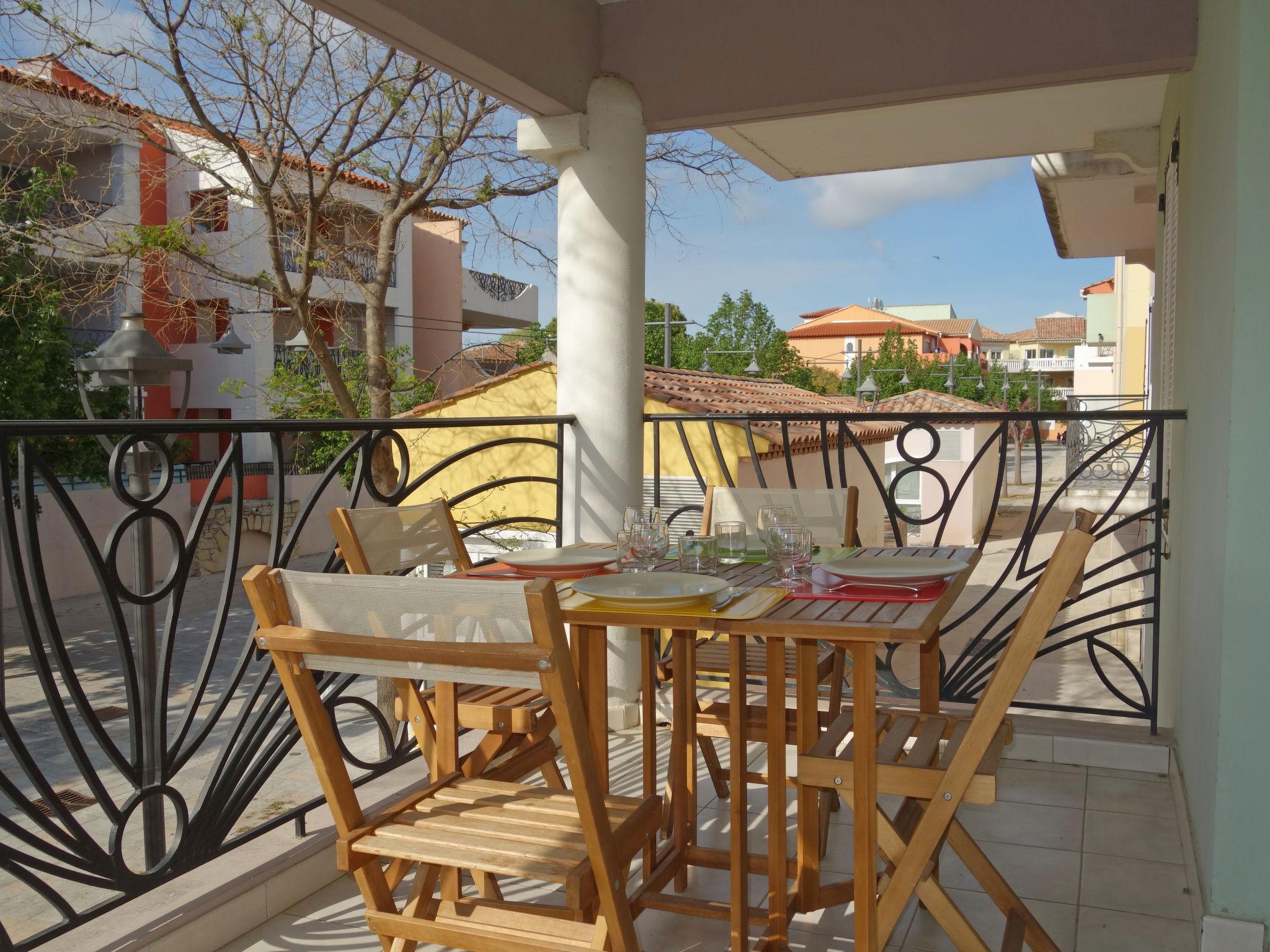 Foto 16 - Apartamento de 1 habitación en Saint-Cyr-sur-Mer con terraza y vistas al mar