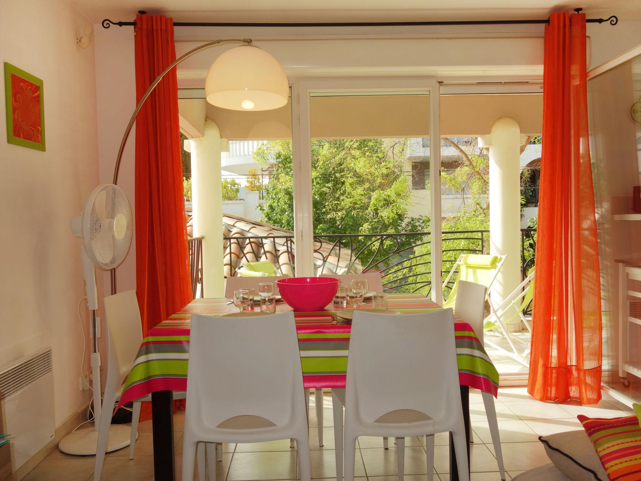 Photo 9 - 1 bedroom Apartment in Saint-Cyr-sur-Mer with terrace and sea view