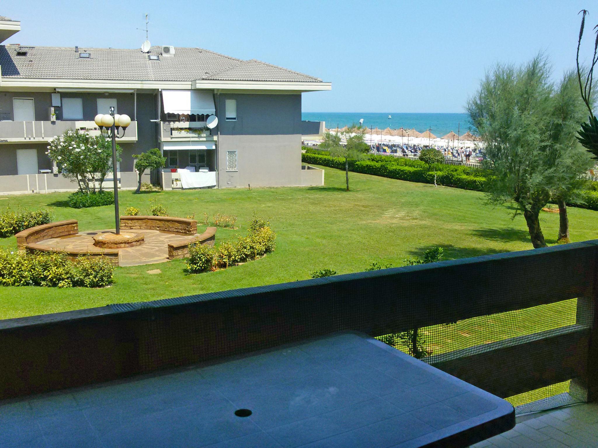 Foto 9 - Appartamento a Silvi con giardino e vista mare