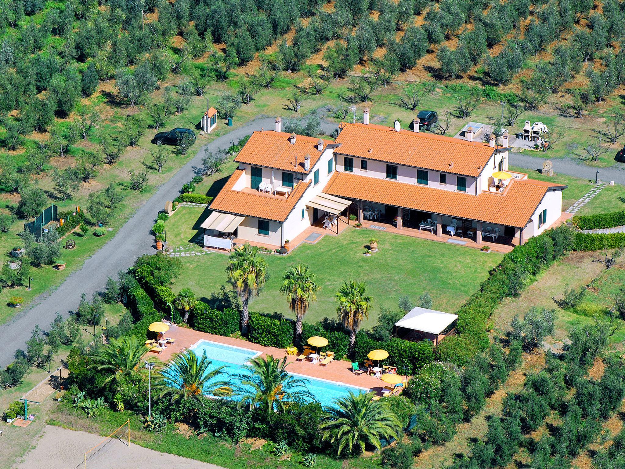 Foto 3 - Apartamento de 2 quartos em Cecina com piscina e jardim