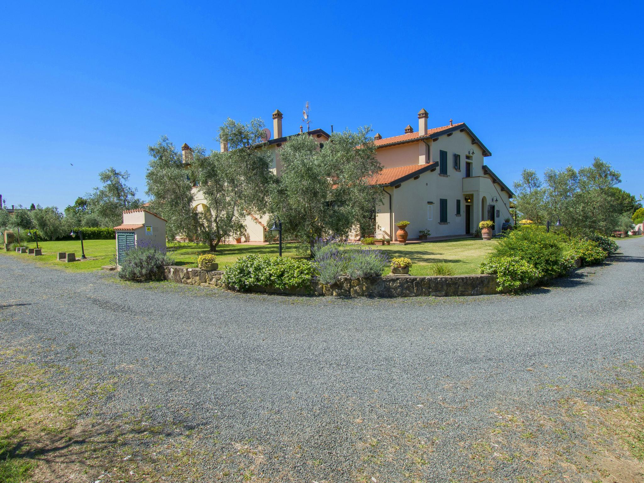 Foto 2 - Appartamento con 1 camera da letto a Cecina con piscina e giardino