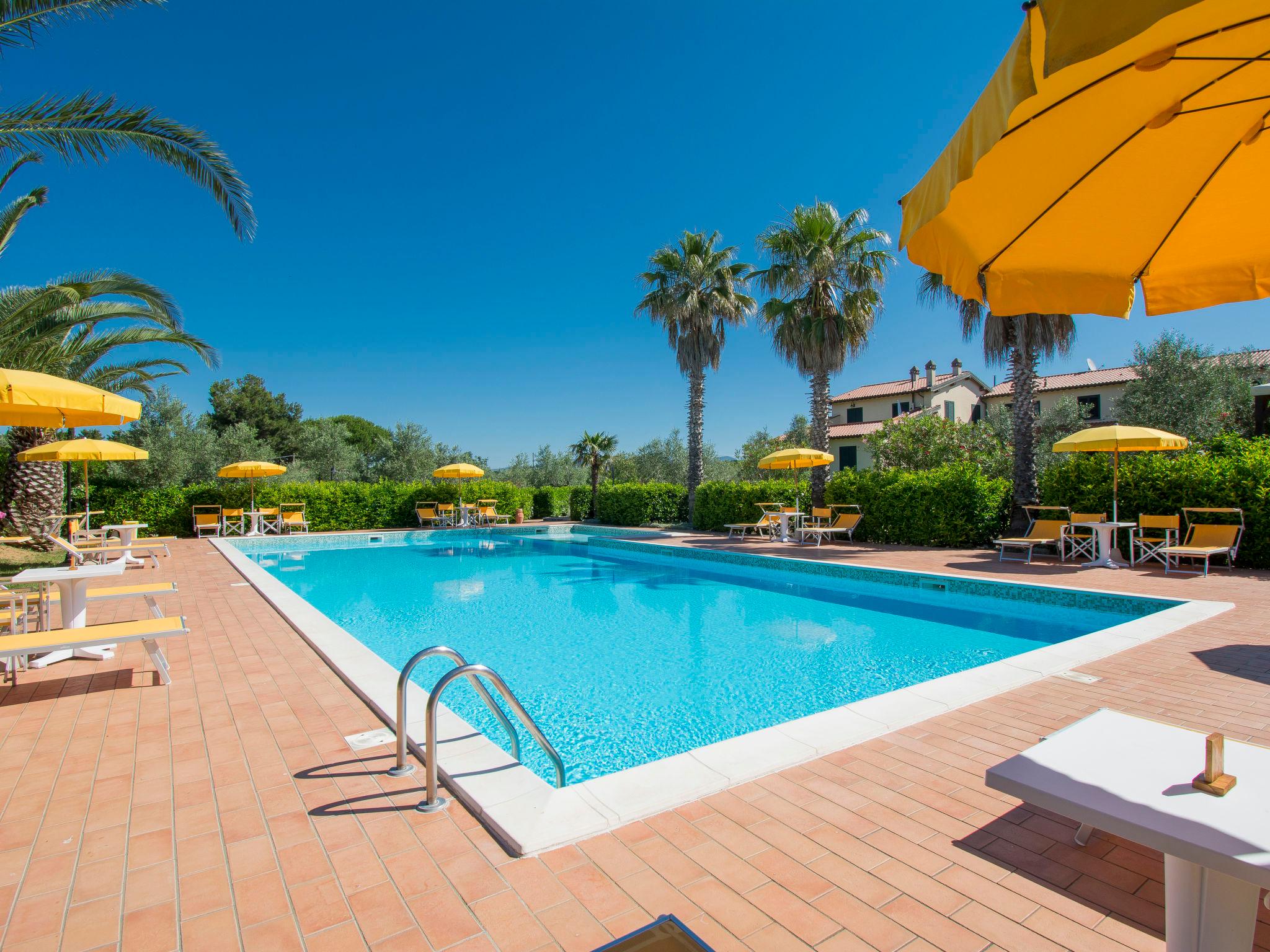 Photo 1 - Appartement de 2 chambres à Cecina avec piscine et jardin