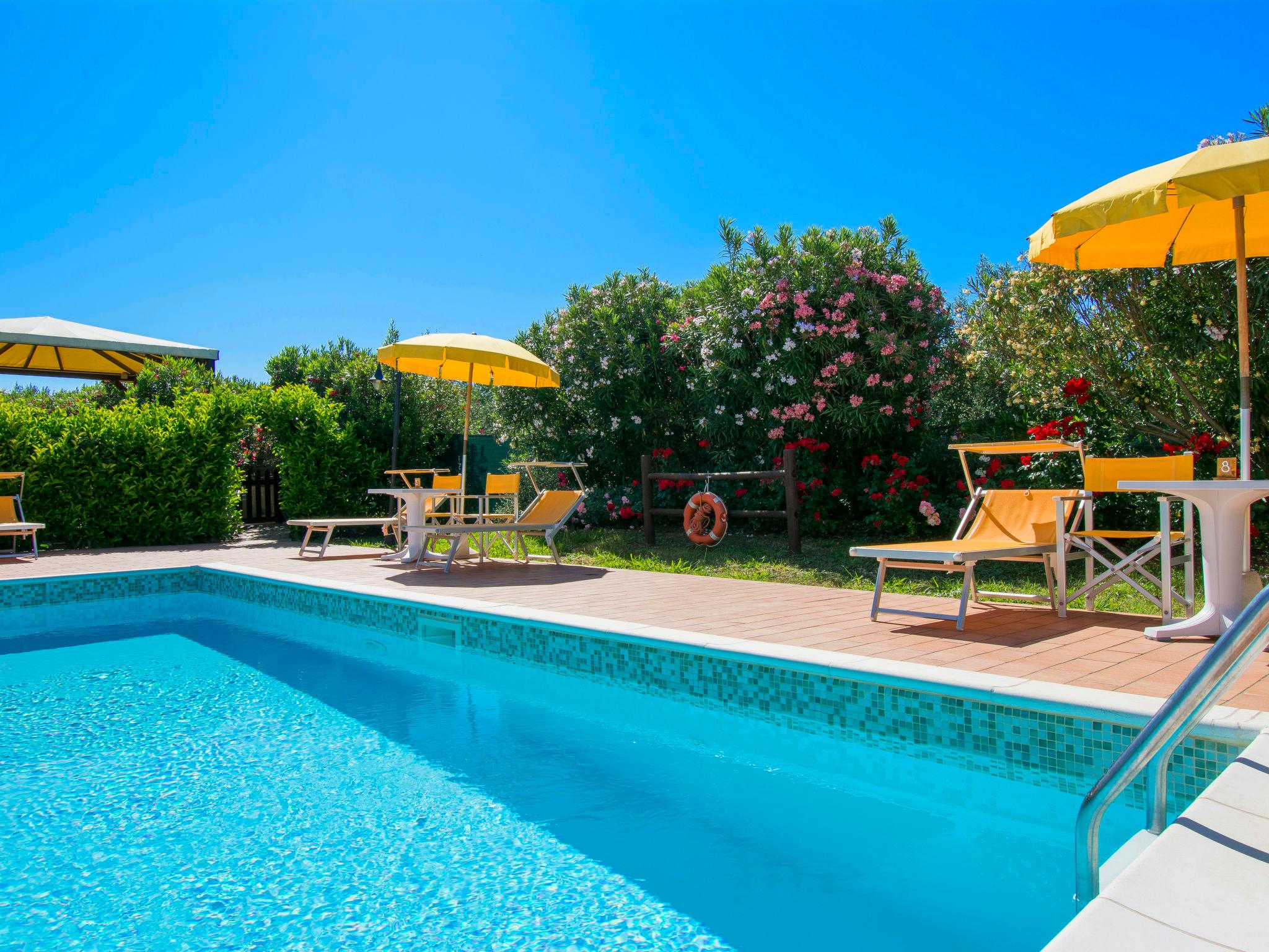 Photo 20 - Appartement de 2 chambres à Cecina avec piscine et jardin