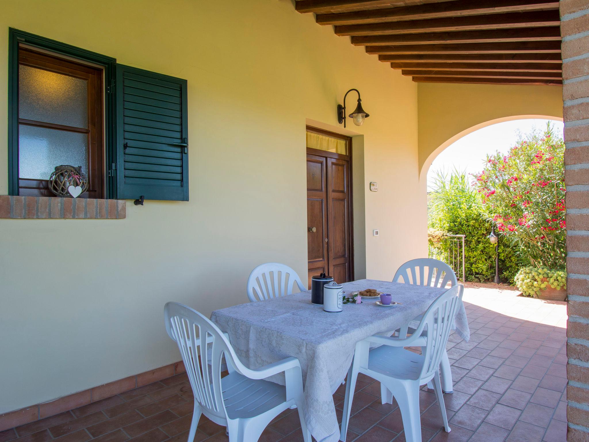 Photo 4 - 1 bedroom Apartment in Cecina with swimming pool and sea view