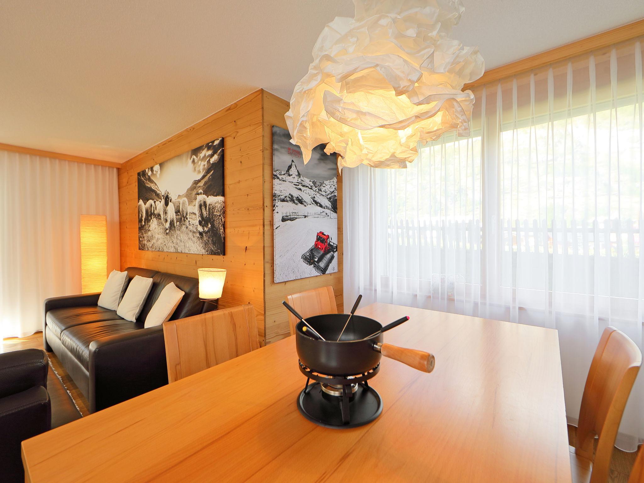 Foto 11 - Apartment mit 1 Schlafzimmer in Zermatt mit garten und blick auf die berge
