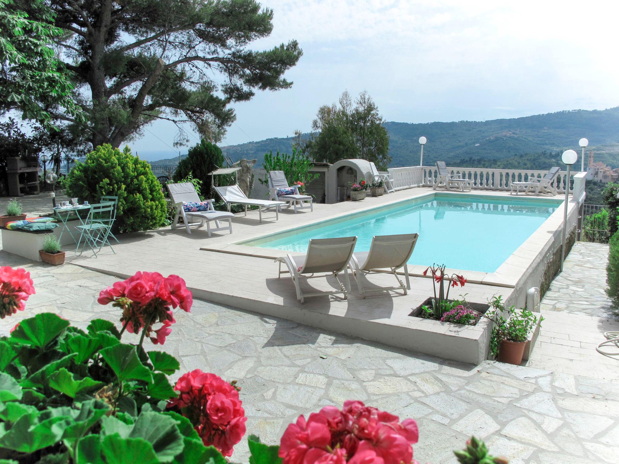 Photo 3 - Appartement de 2 chambres à Imperia avec piscine et jardin