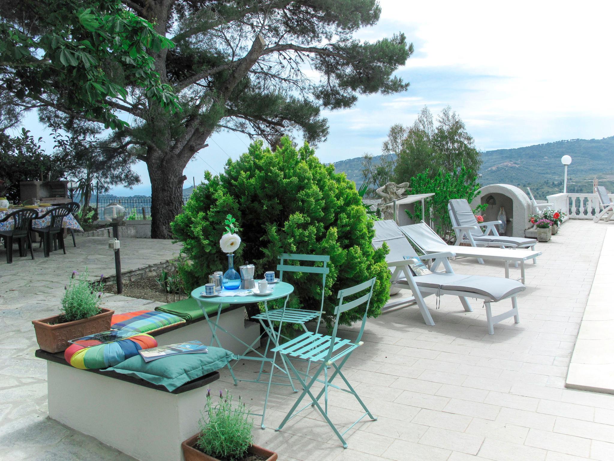 Photo 17 - 1 bedroom Apartment in Imperia with swimming pool and sea view