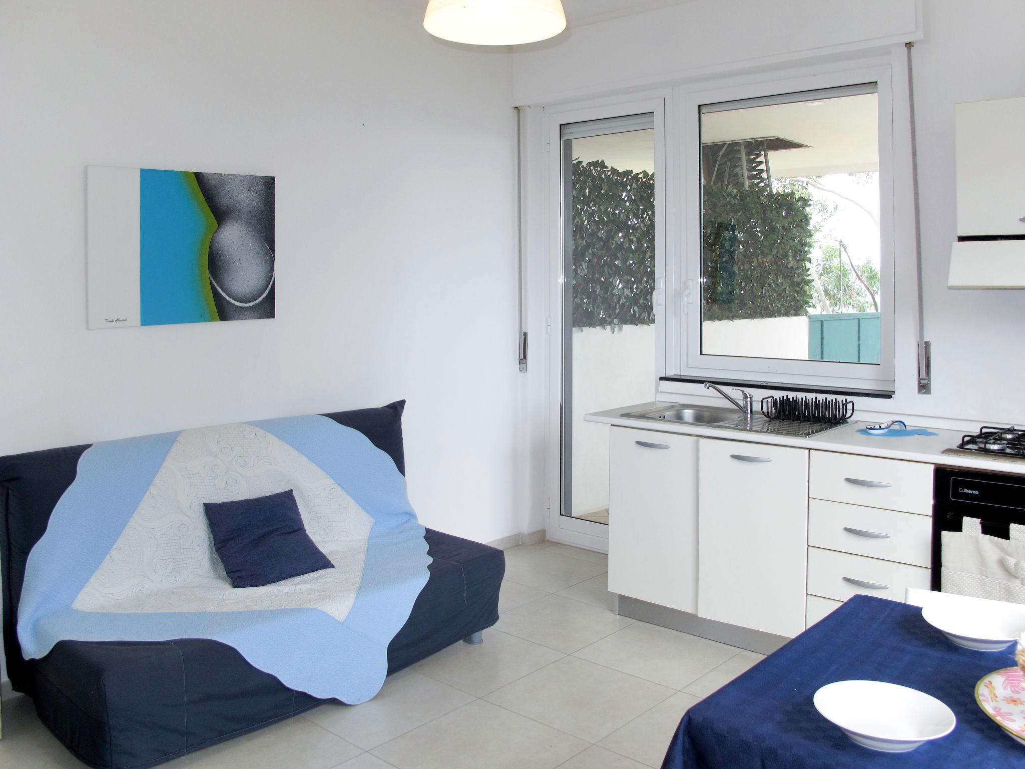 Foto 7 - Appartamento con 1 camera da letto a Imperia con piscina e vista mare