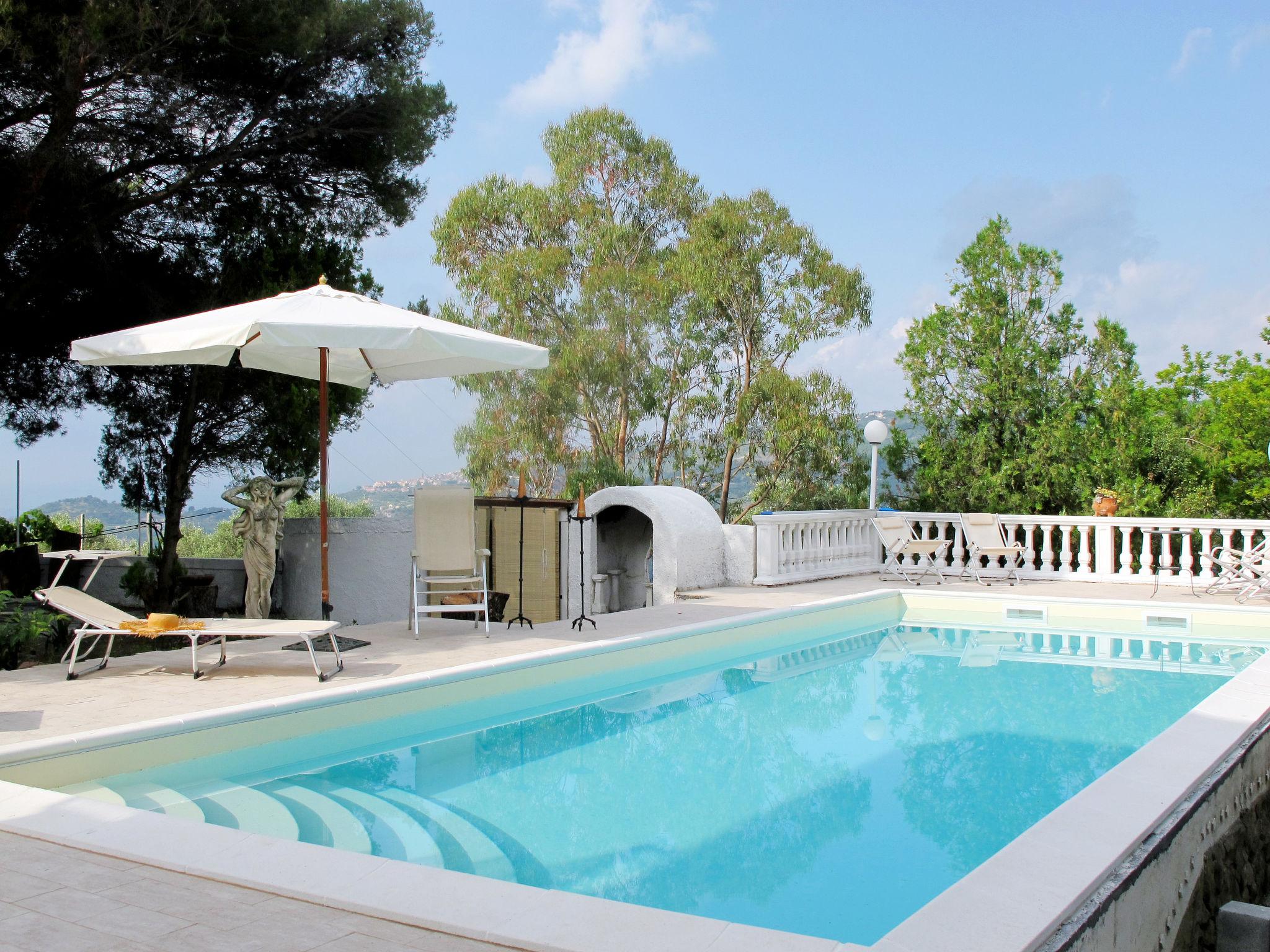 Photo 1 - Appartement de 1 chambre à Imperia avec piscine et jardin