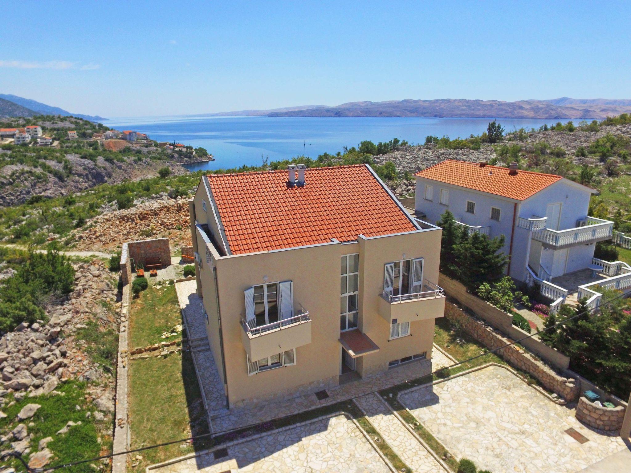 Foto 1 - Apartamento de 1 habitación en Karlobag con terraza y vistas al mar