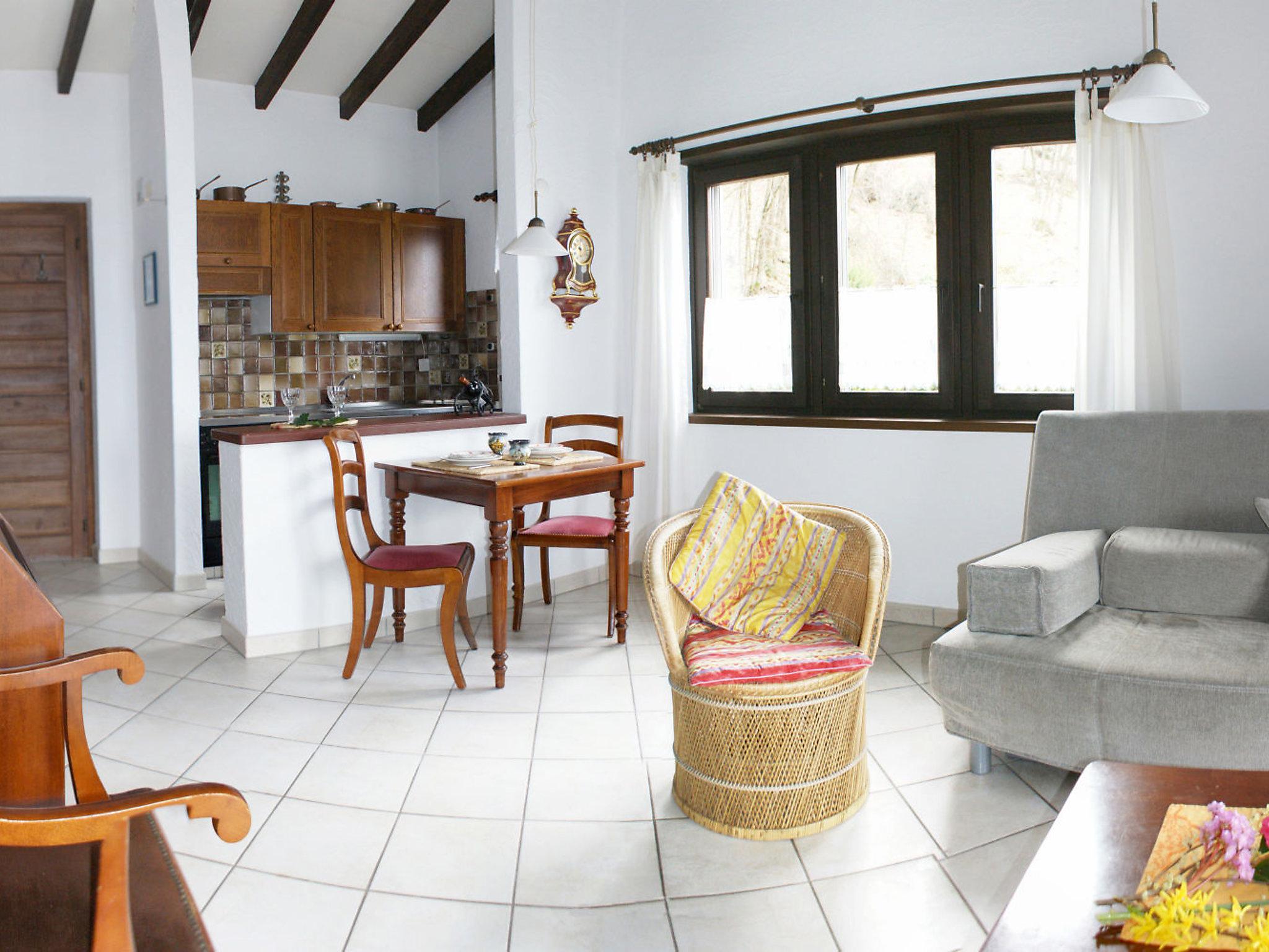 Foto 4 - Apartment mit 1 Schlafzimmer in Gambarogno mit schwimmbad und terrasse