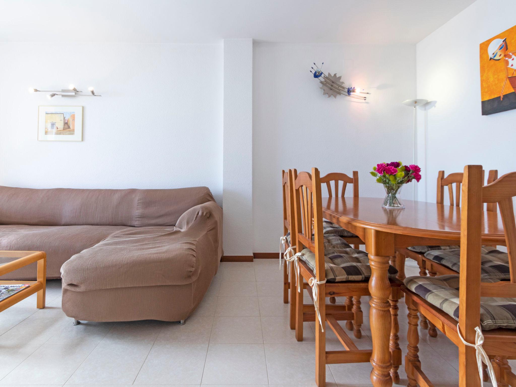 Photo 10 - 3 bedroom Apartment in Torredembarra with swimming pool and garden