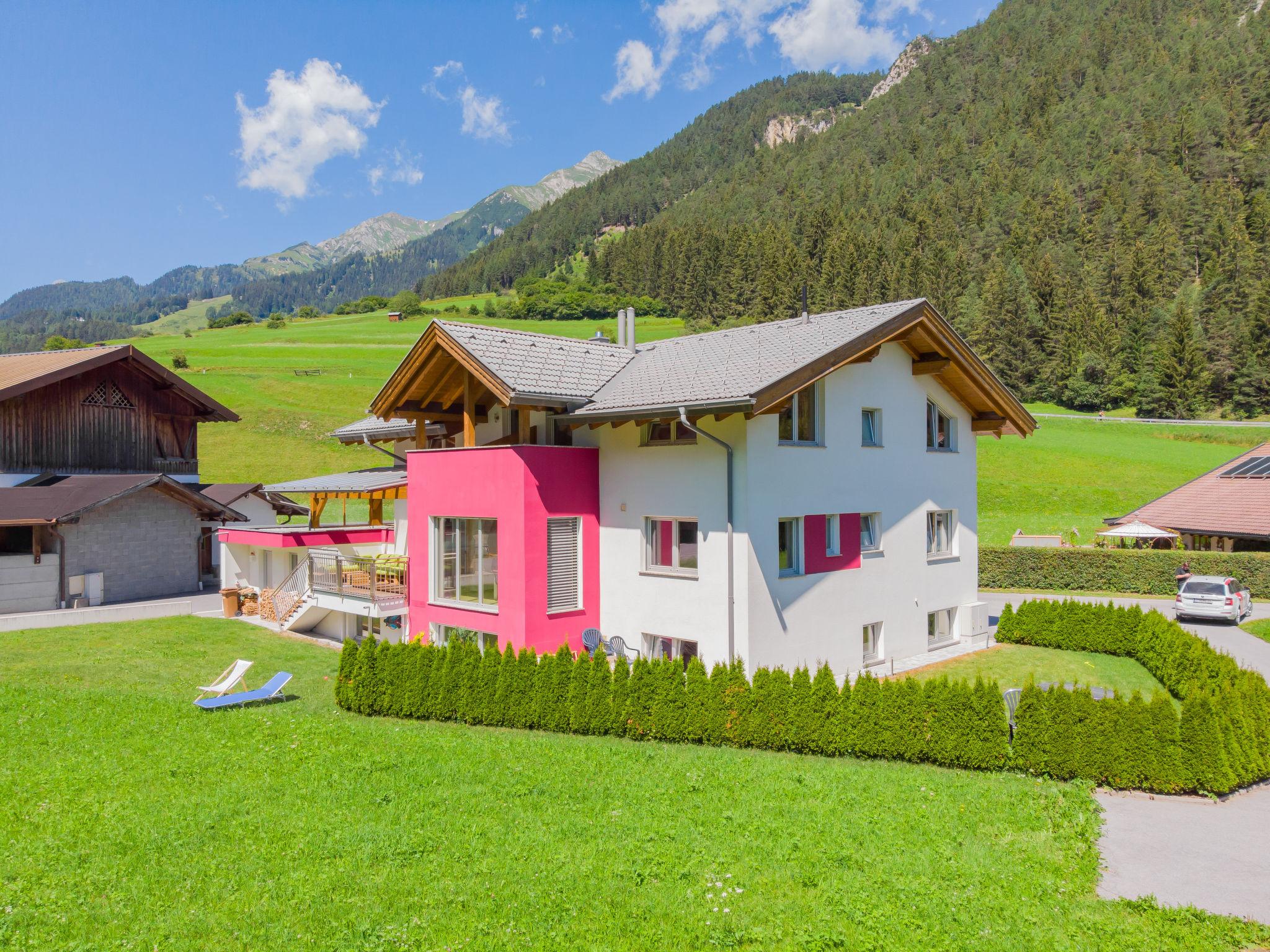 Foto 14 - Apartamento de 2 quartos em Pettneu am Arlberg com jardim e vista para a montanha