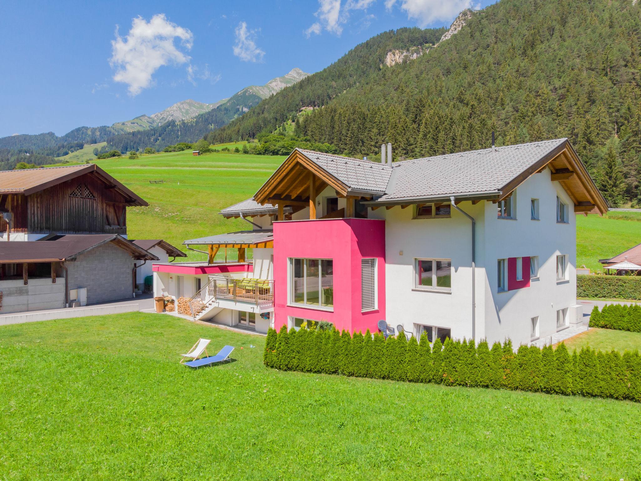 Foto 16 - Apartamento de 2 quartos em Pettneu am Arlberg com jardim e vista para a montanha