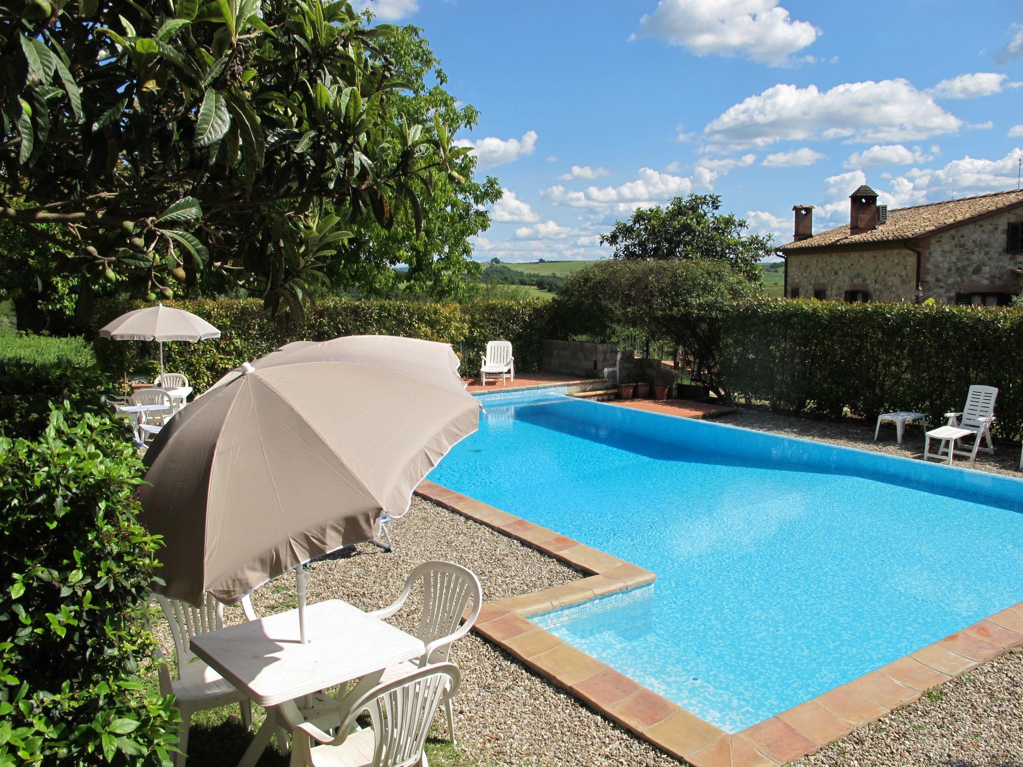 Foto 1 - Casa de 2 habitaciones en Castellina in Chianti con piscina y jardín