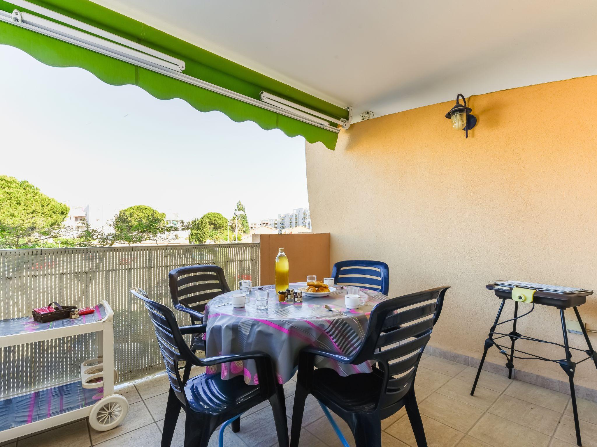 Photo 3 - Appartement de 2 chambres à Le Grau-du-Roi avec piscine et vues à la mer