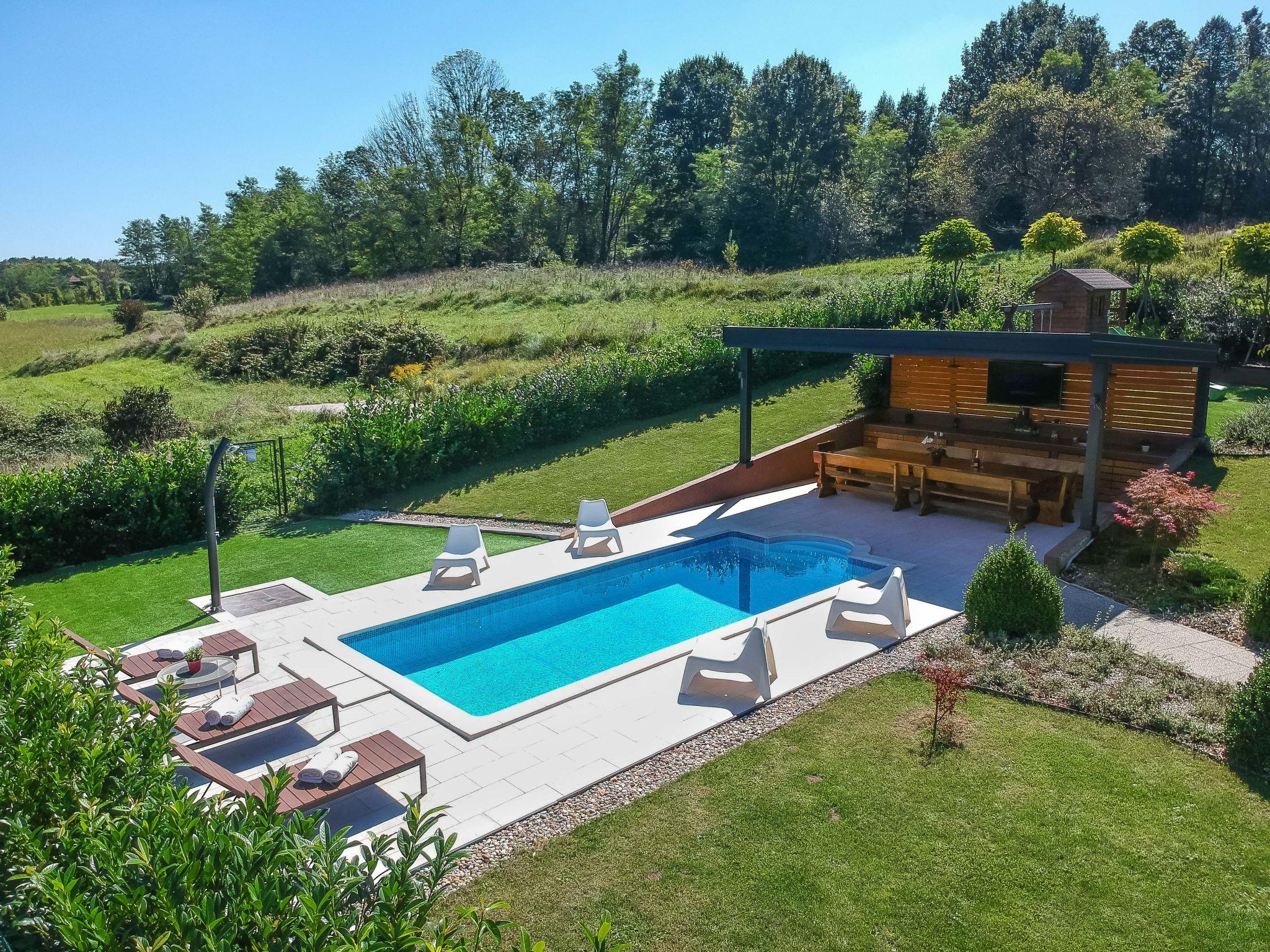 Photo 37 - Maison de 3 chambres à Bosiljevo avec piscine privée et terrasse