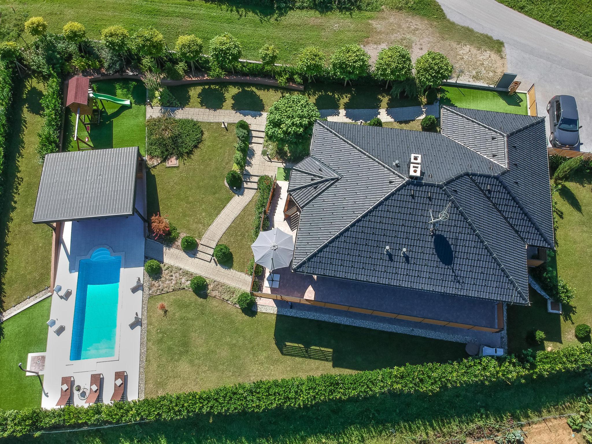 Foto 44 - Haus mit 3 Schlafzimmern in Bosiljevo mit privater pool und garten