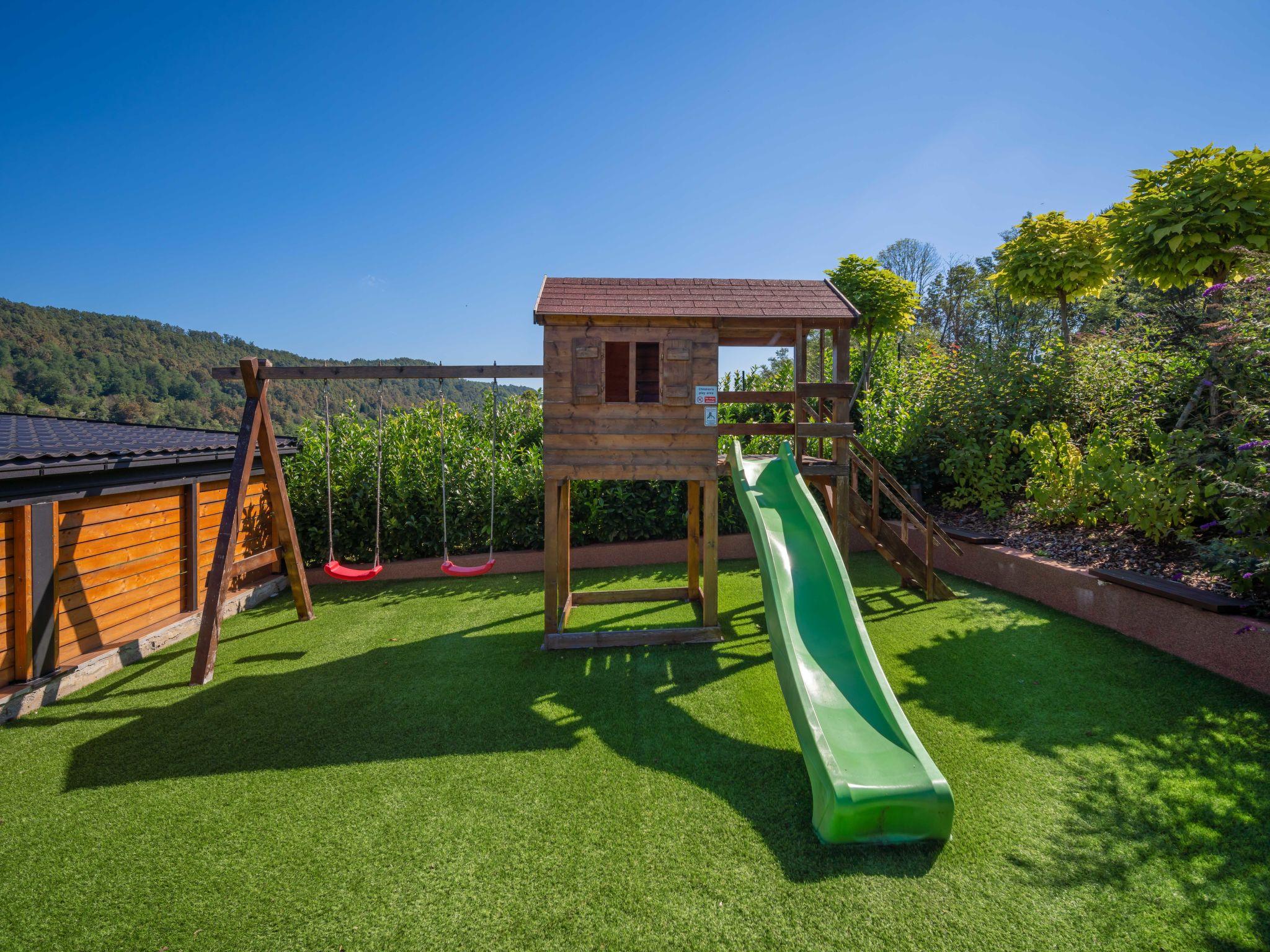 Photo 30 - Maison de 3 chambres à Bosiljevo avec piscine privée et terrasse