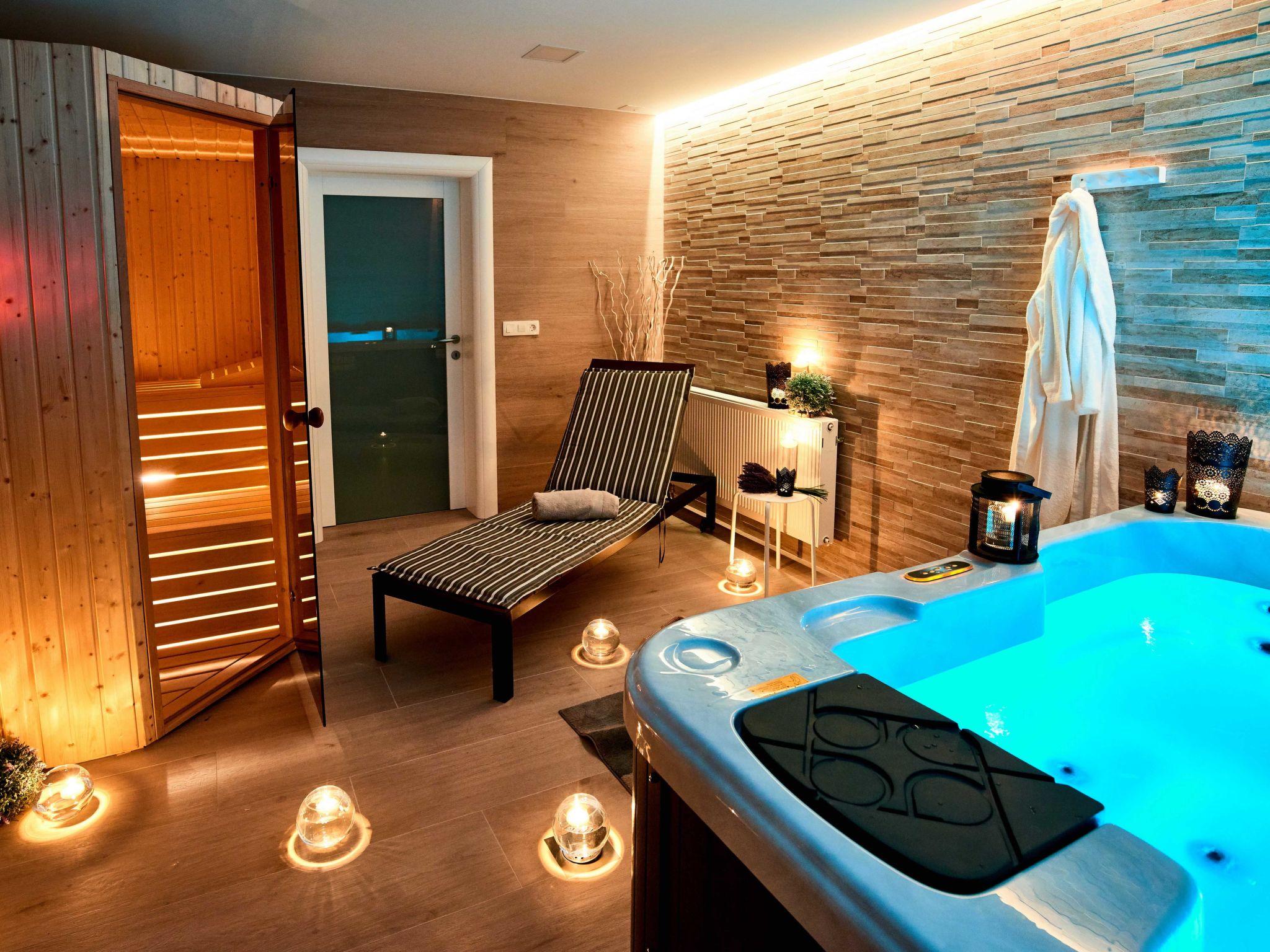 Foto 23 - Casa con 3 camere da letto a Bosiljevo con piscina privata e terrazza