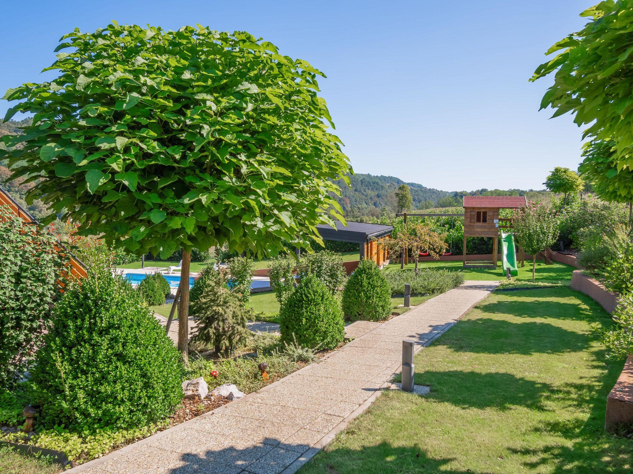 Foto 42 - Haus mit 3 Schlafzimmern in Bosiljevo mit privater pool und terrasse