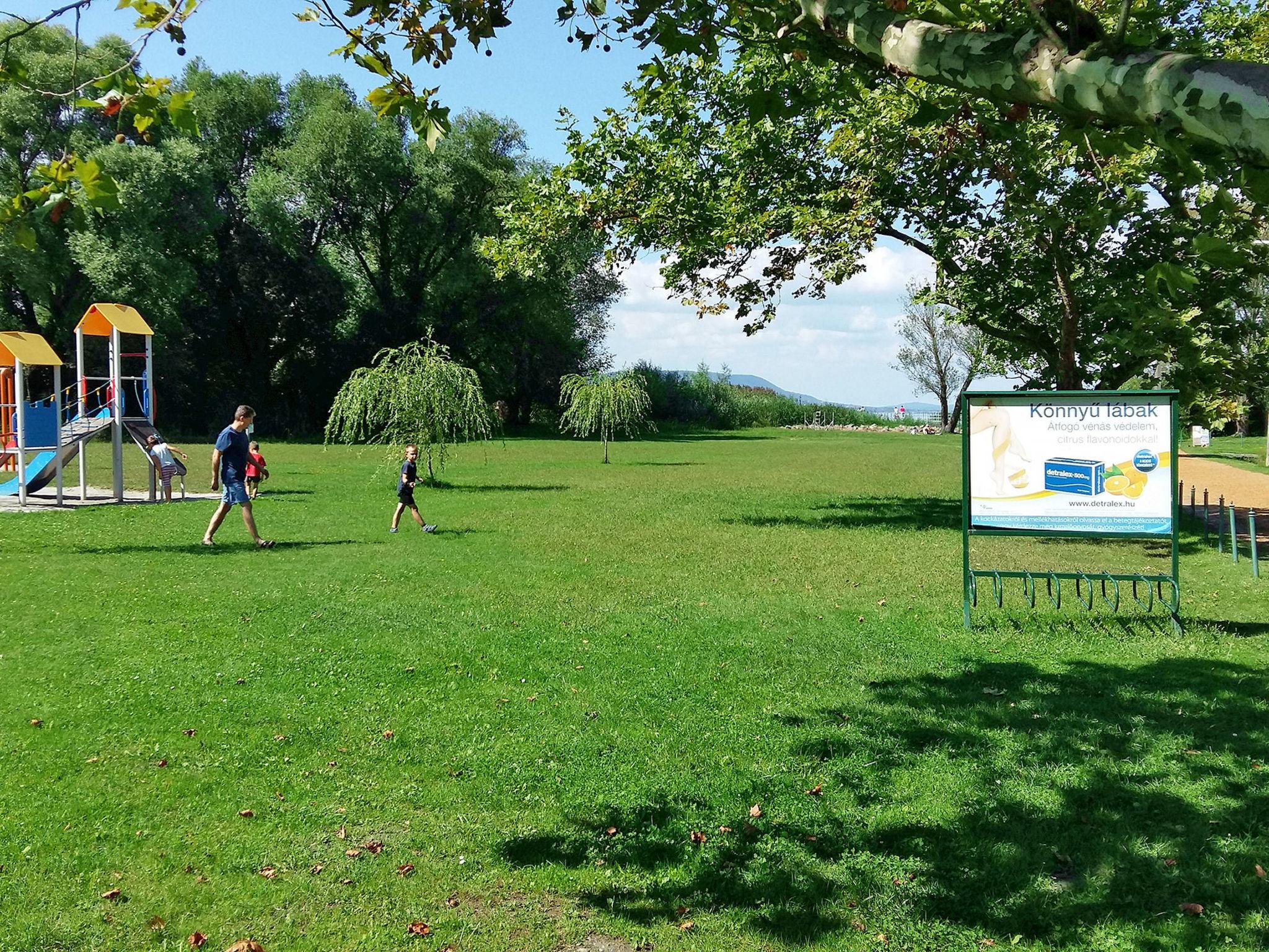 Foto 22 - Appartamento con 2 camere da letto a Balatonkeresztúr con giardino e terrazza