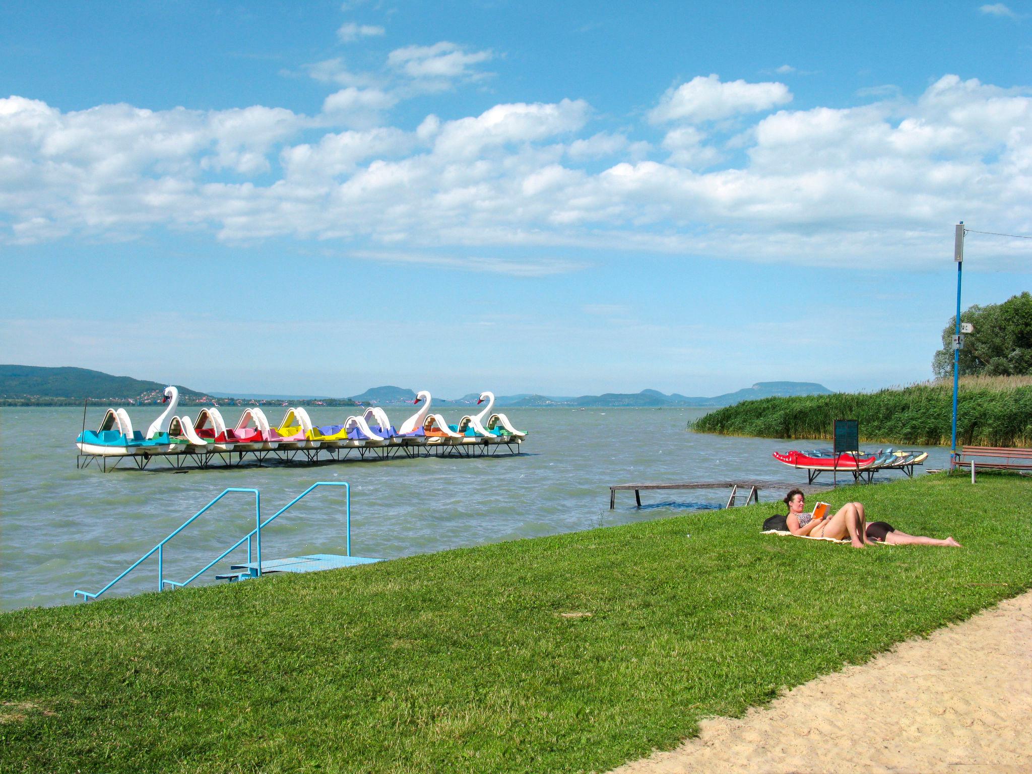 Foto 3 - Haus mit 2 Schlafzimmern in Balatonkeresztúr mit garten und terrasse