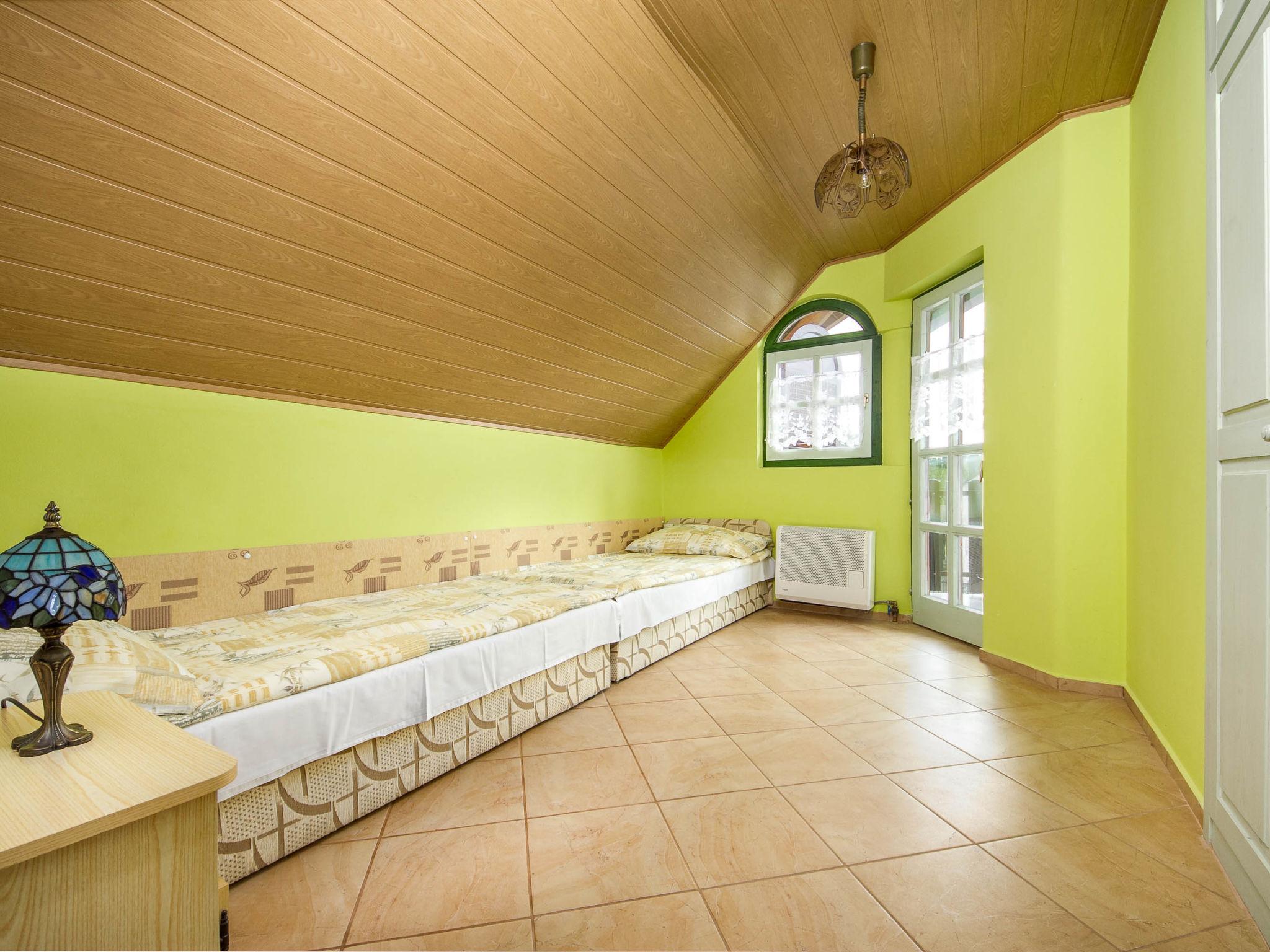 Foto 15 - Casa de 4 quartos em Balatonmáriafürdő com piscina privada e jardim