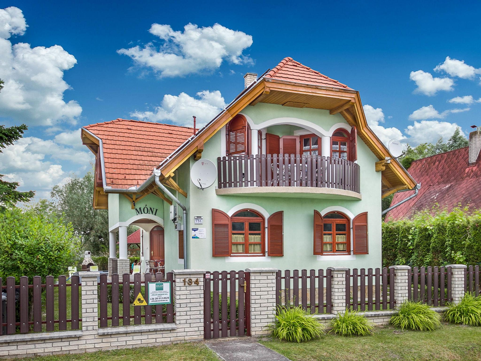 Foto 1 - Casa con 4 camere da letto a Balatonmáriafürdő con piscina privata e giardino