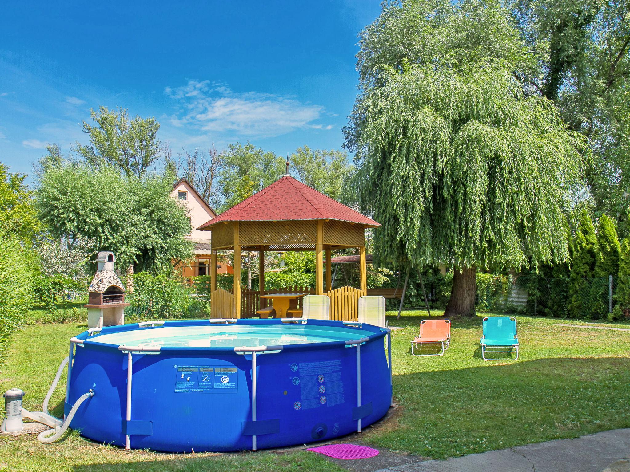 Photo 2 - Maison de 4 chambres à Balatonmáriafürdő avec piscine privée et jardin