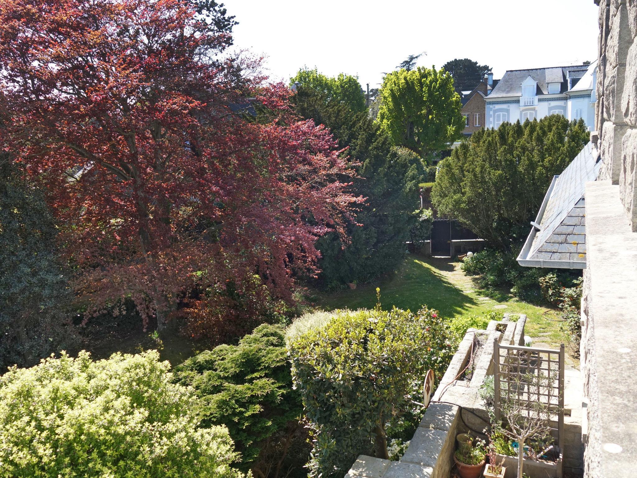 Foto 28 - Casa con 3 camere da letto a Dinard con giardino e vista mare