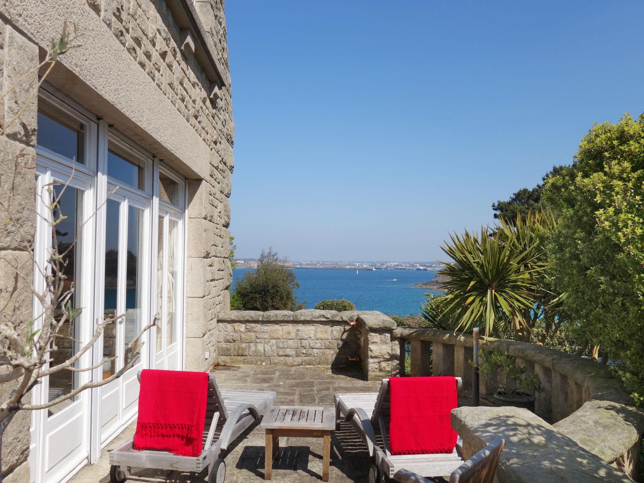 Photo 33 - Maison de 3 chambres à Dinard avec jardin et vues à la mer