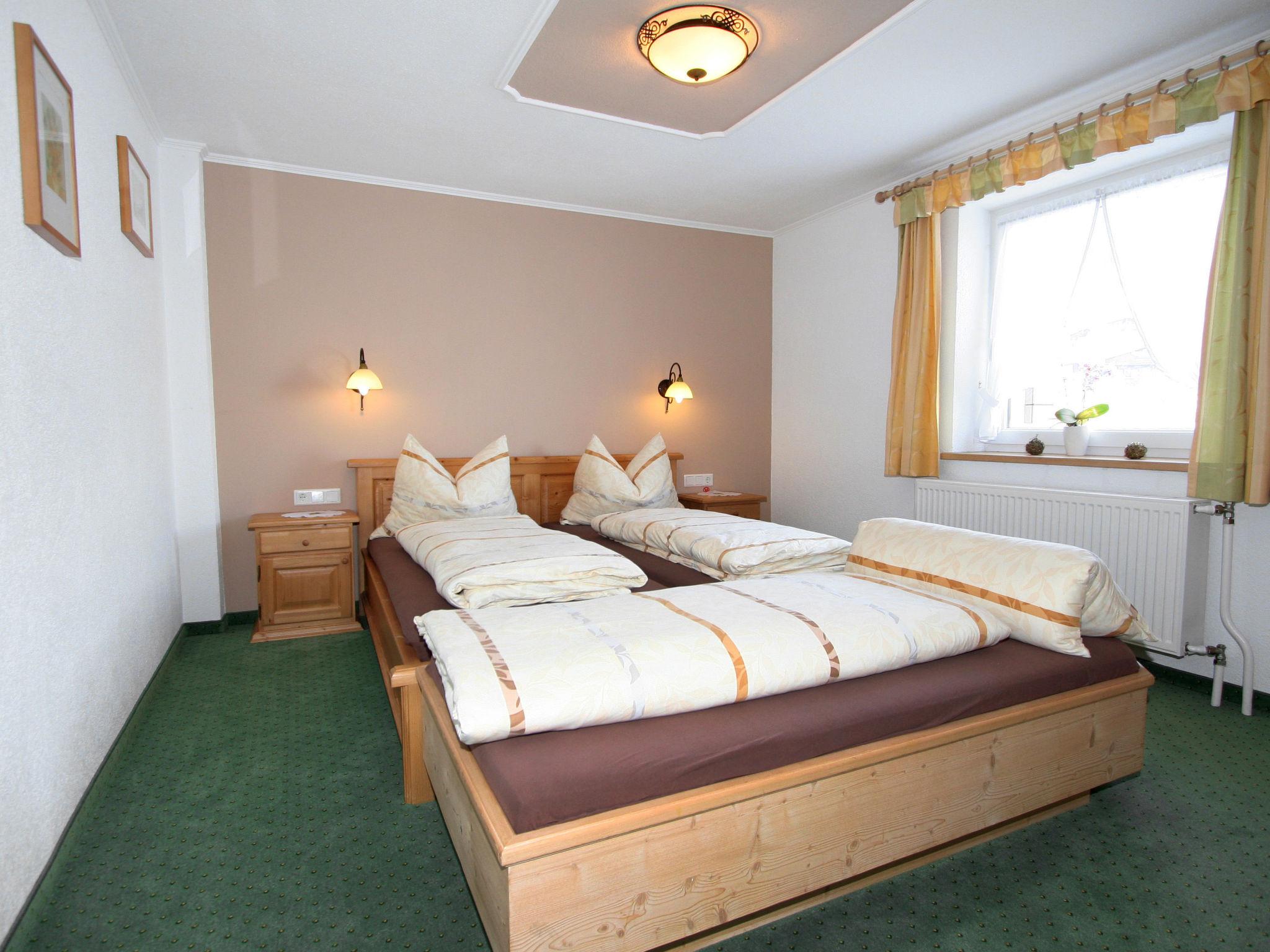 Foto 2 - Appartamento con 2 camere da letto a Ried im Zillertal con terrazza e vista sulle montagne